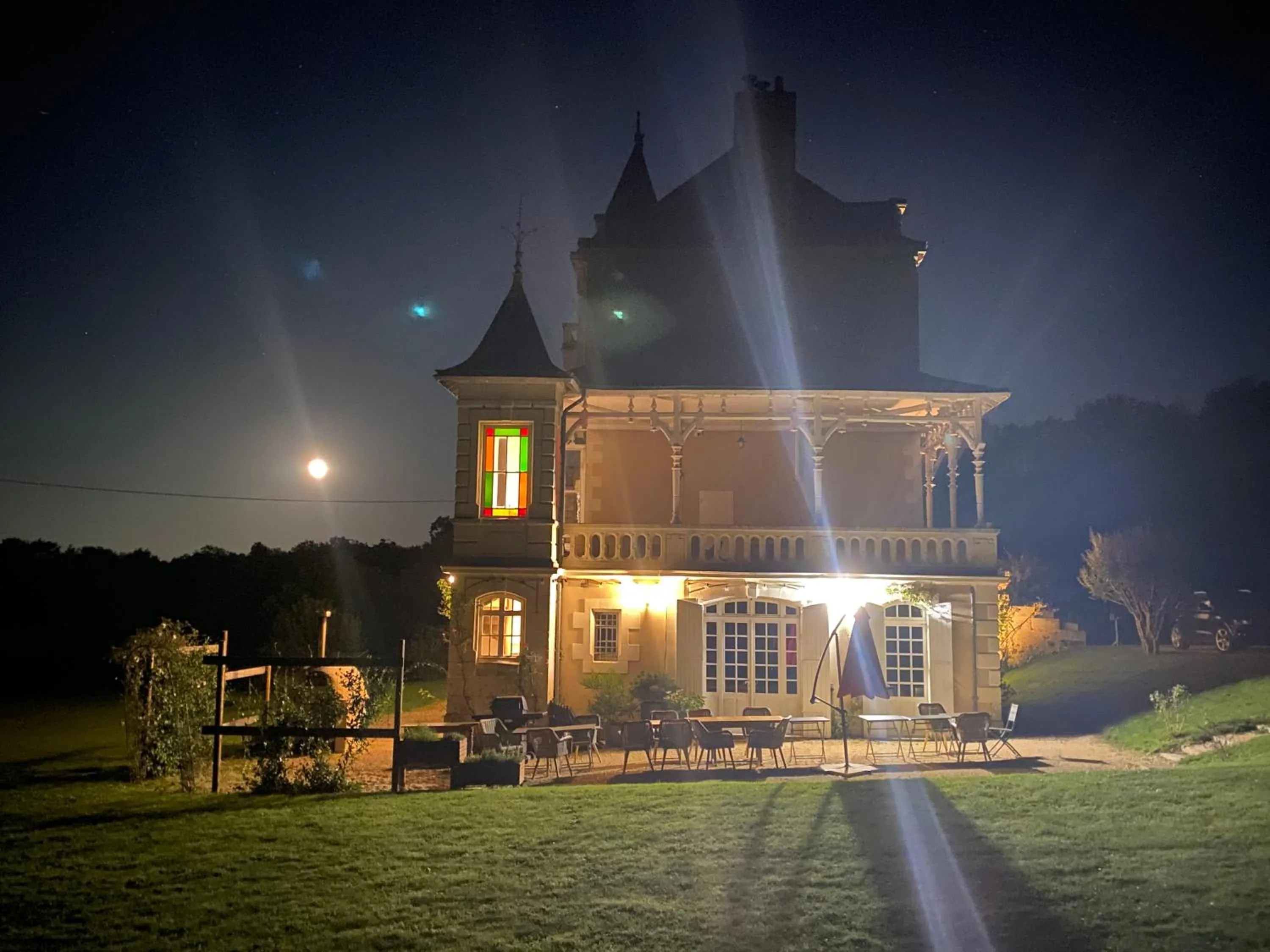 Property building in Chateau Vary