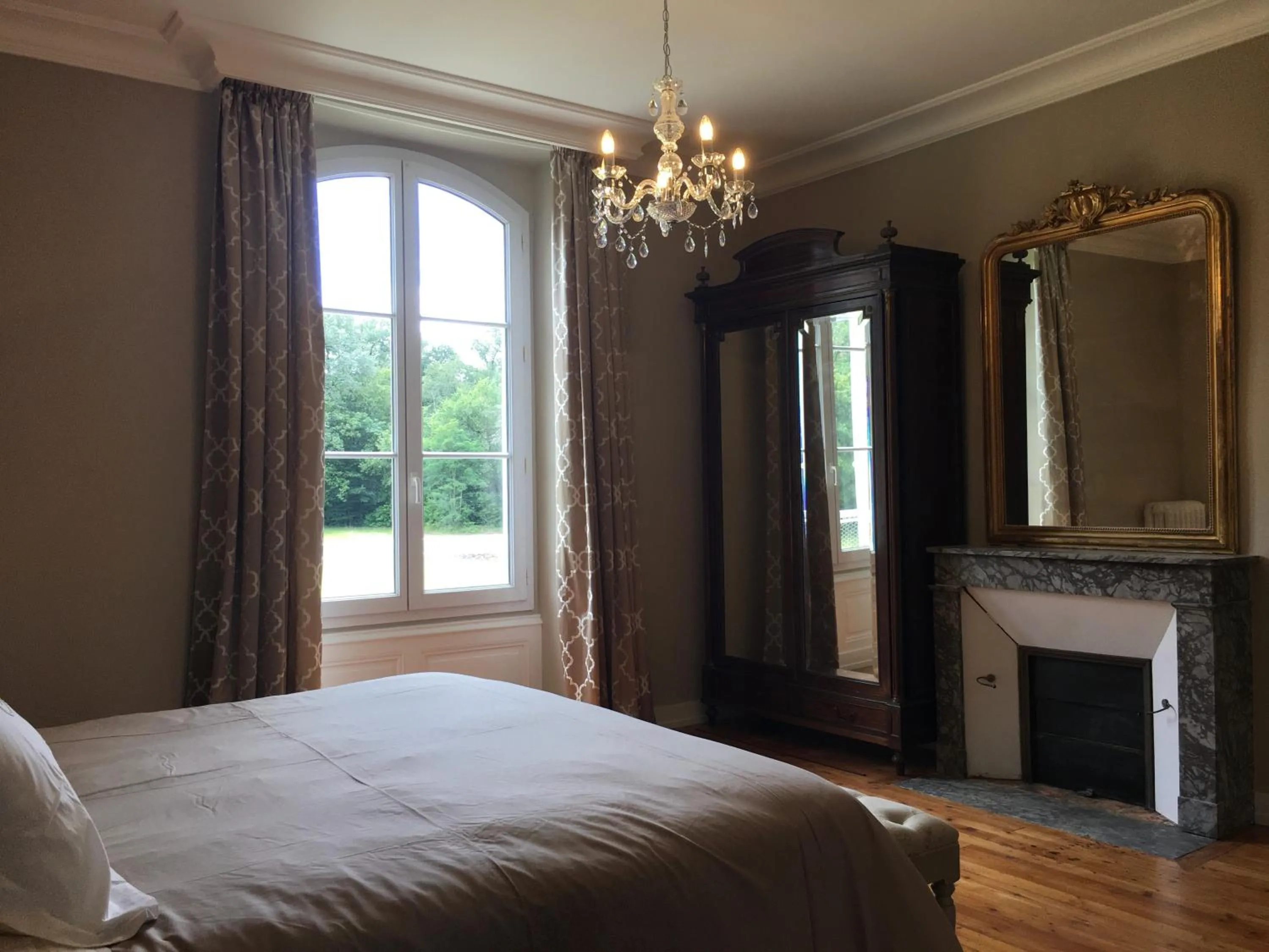 Garden view, Bed in Chateau Vary