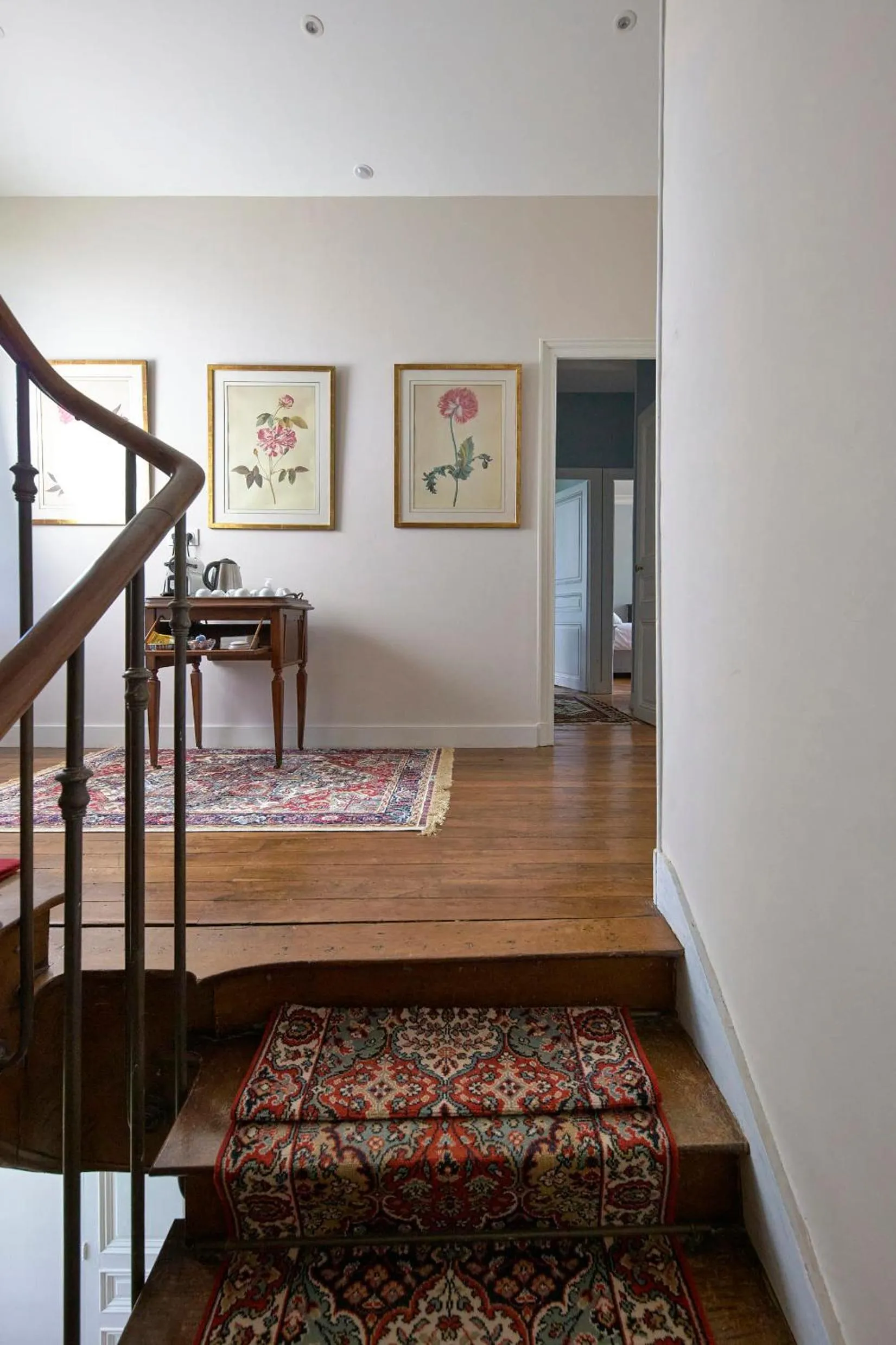 Property building in Chateau Vary