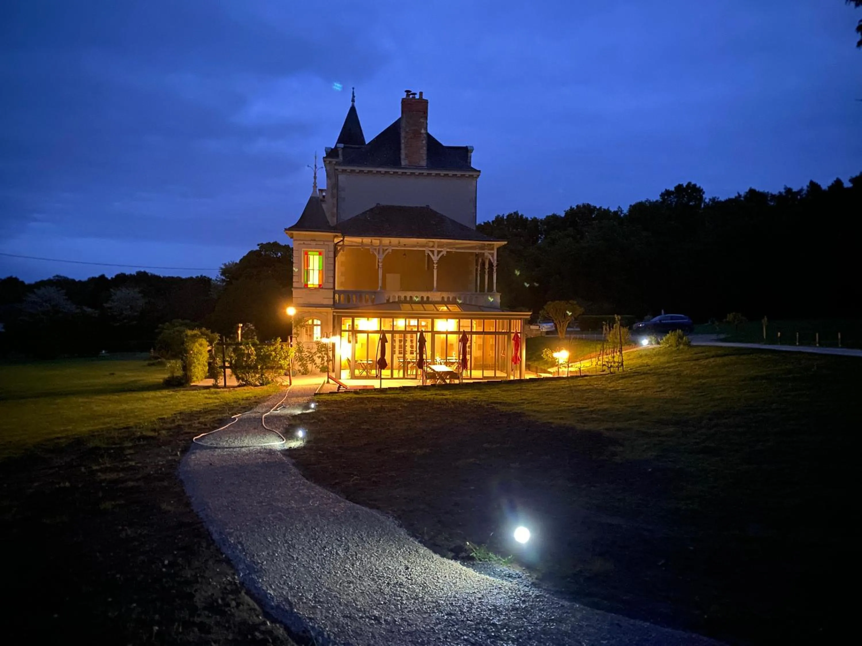 Restaurant/places to eat in Chateau Vary