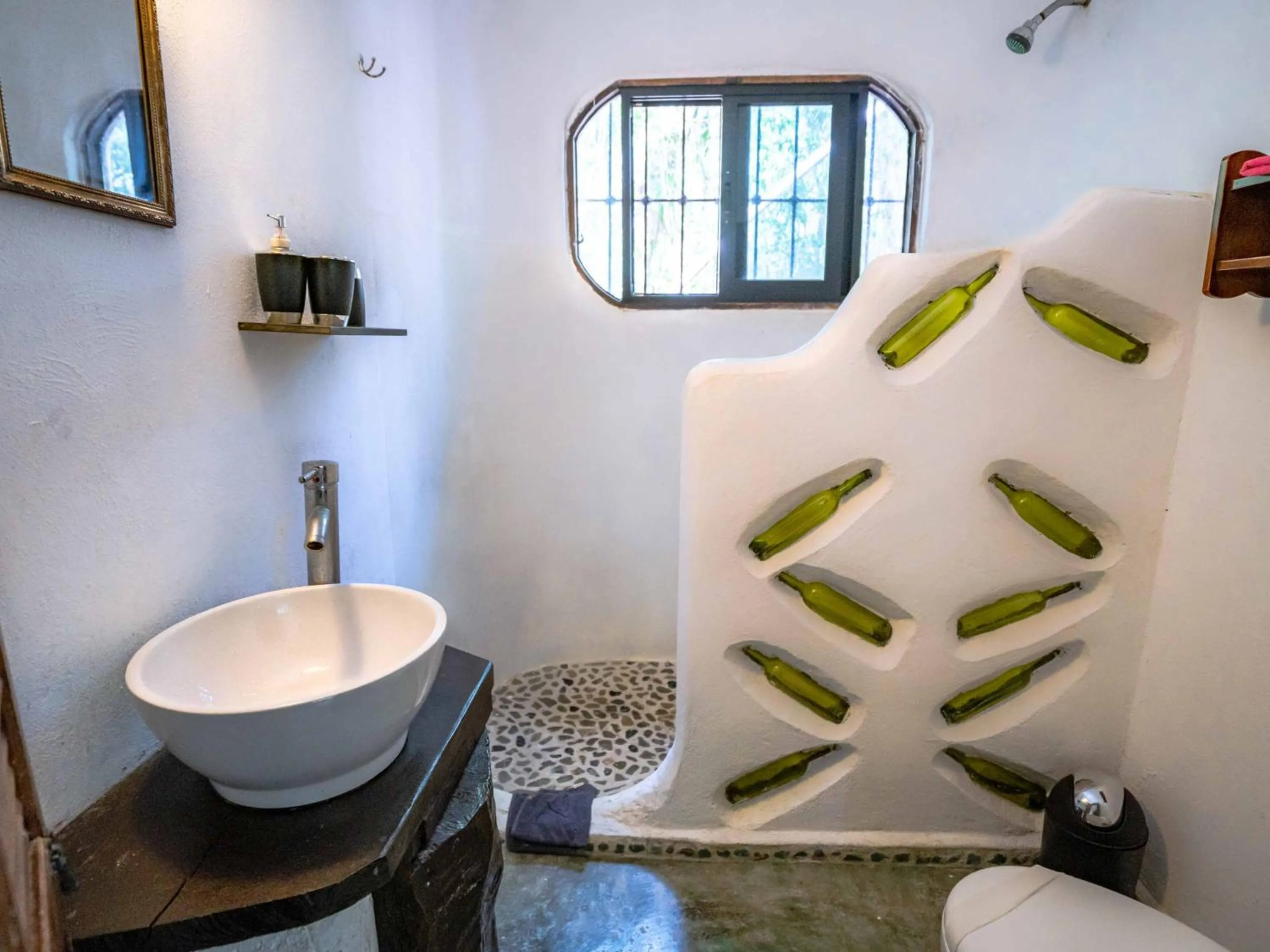 Toilet in Jolie Jungle Eco Hotel