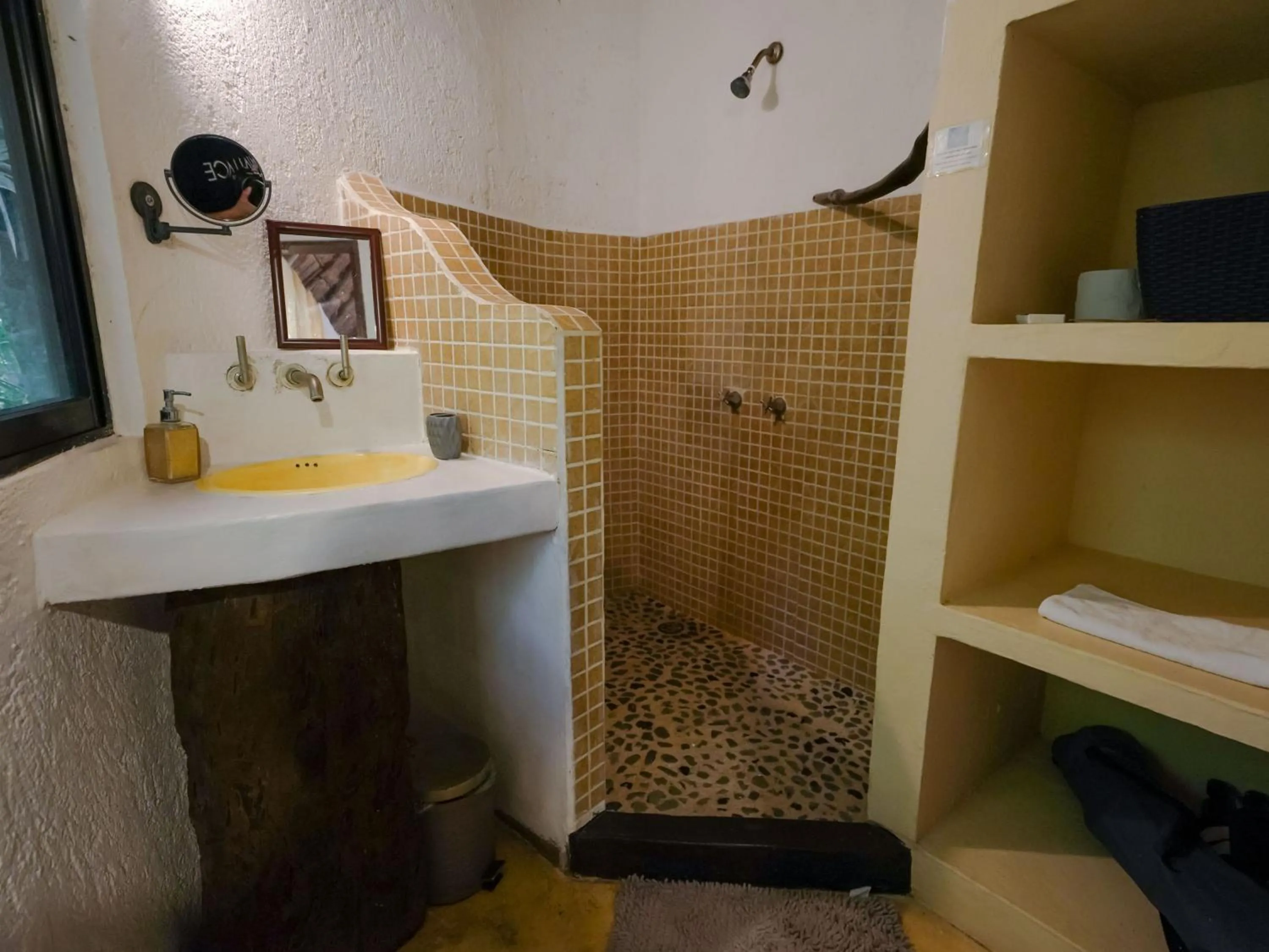 Shower in Jolie Jungle Eco Hotel