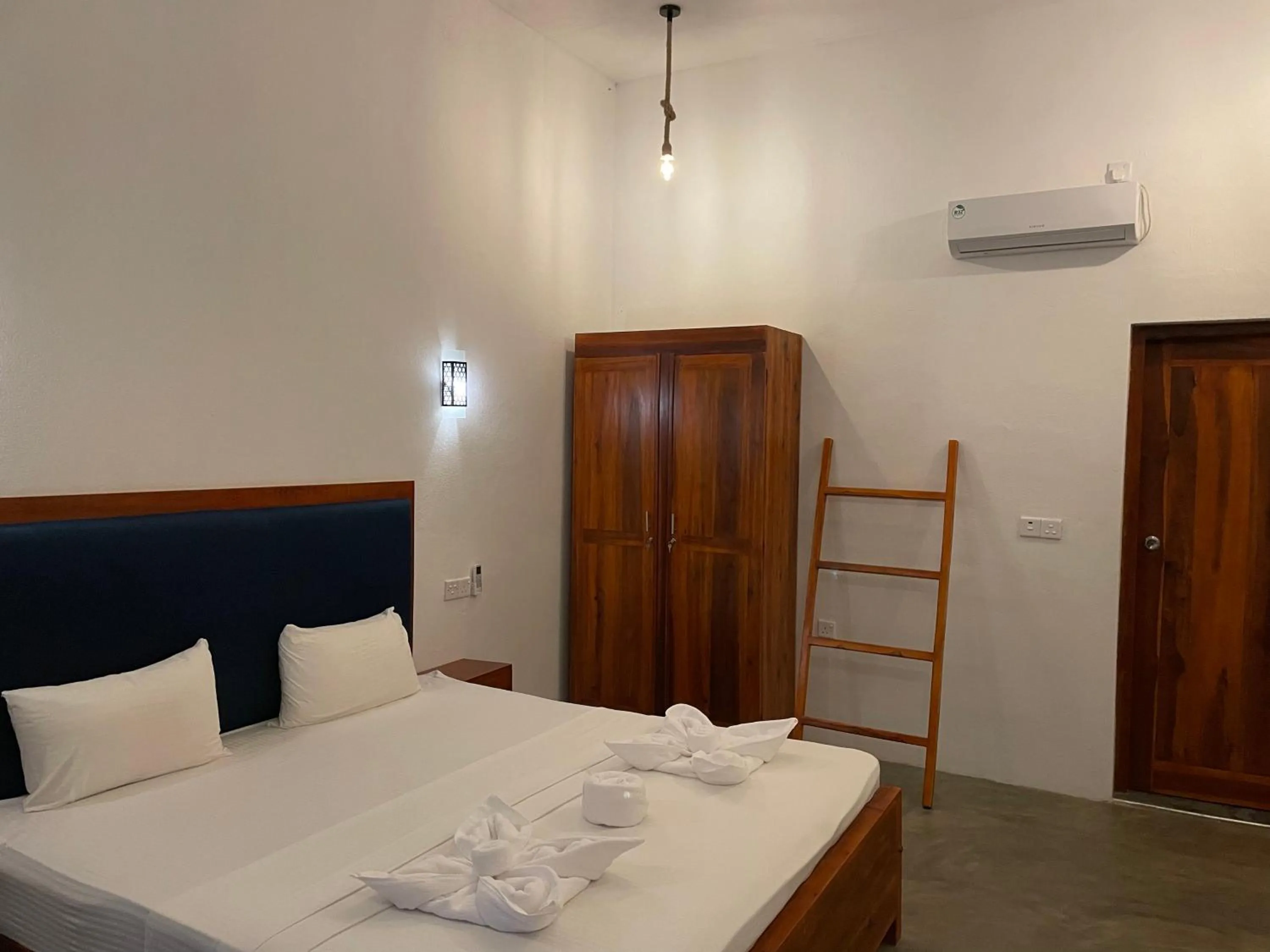 Bed in Surf Gangs Arugambay