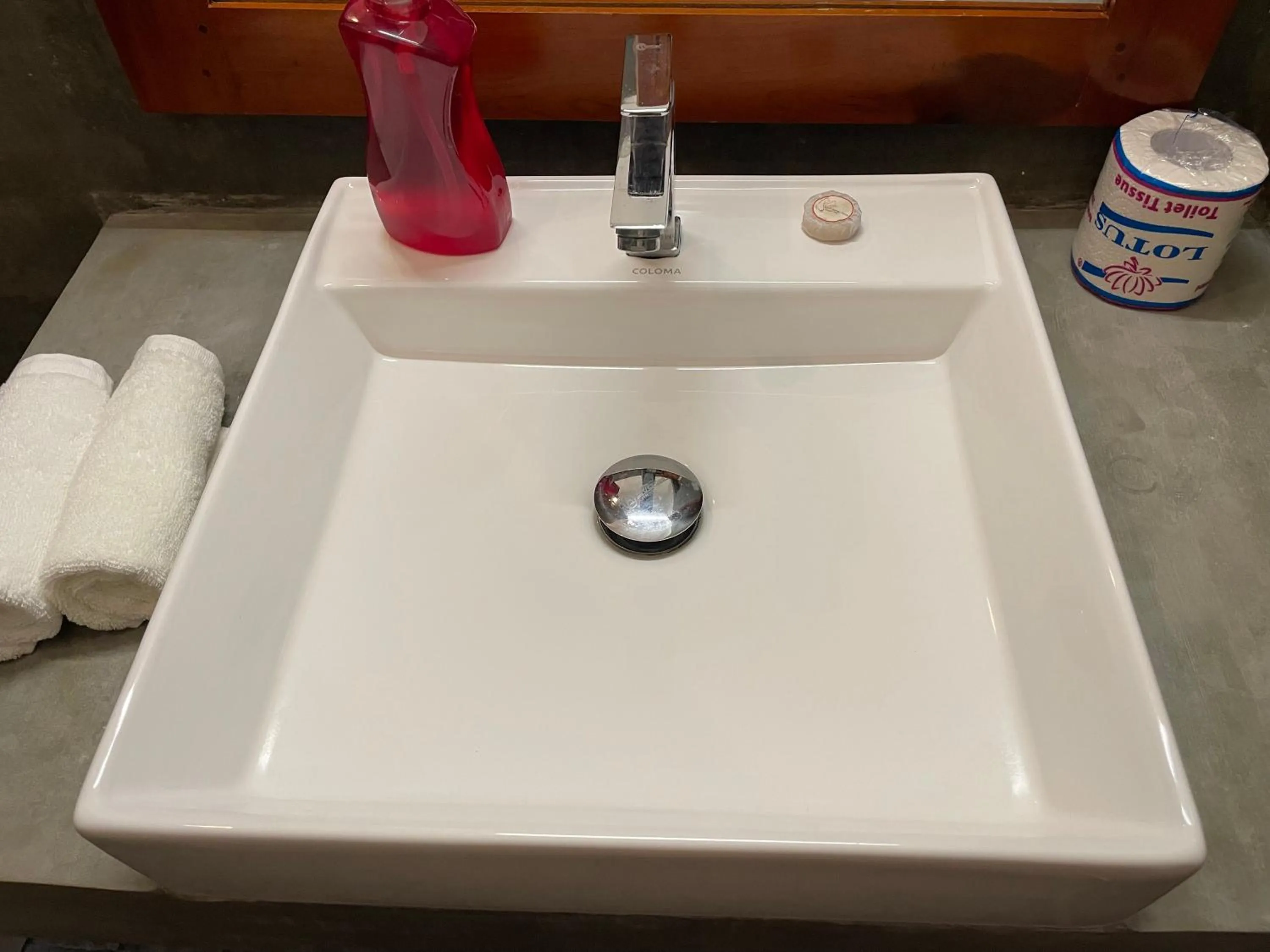 Bathroom in Surf Gangs Arugambay