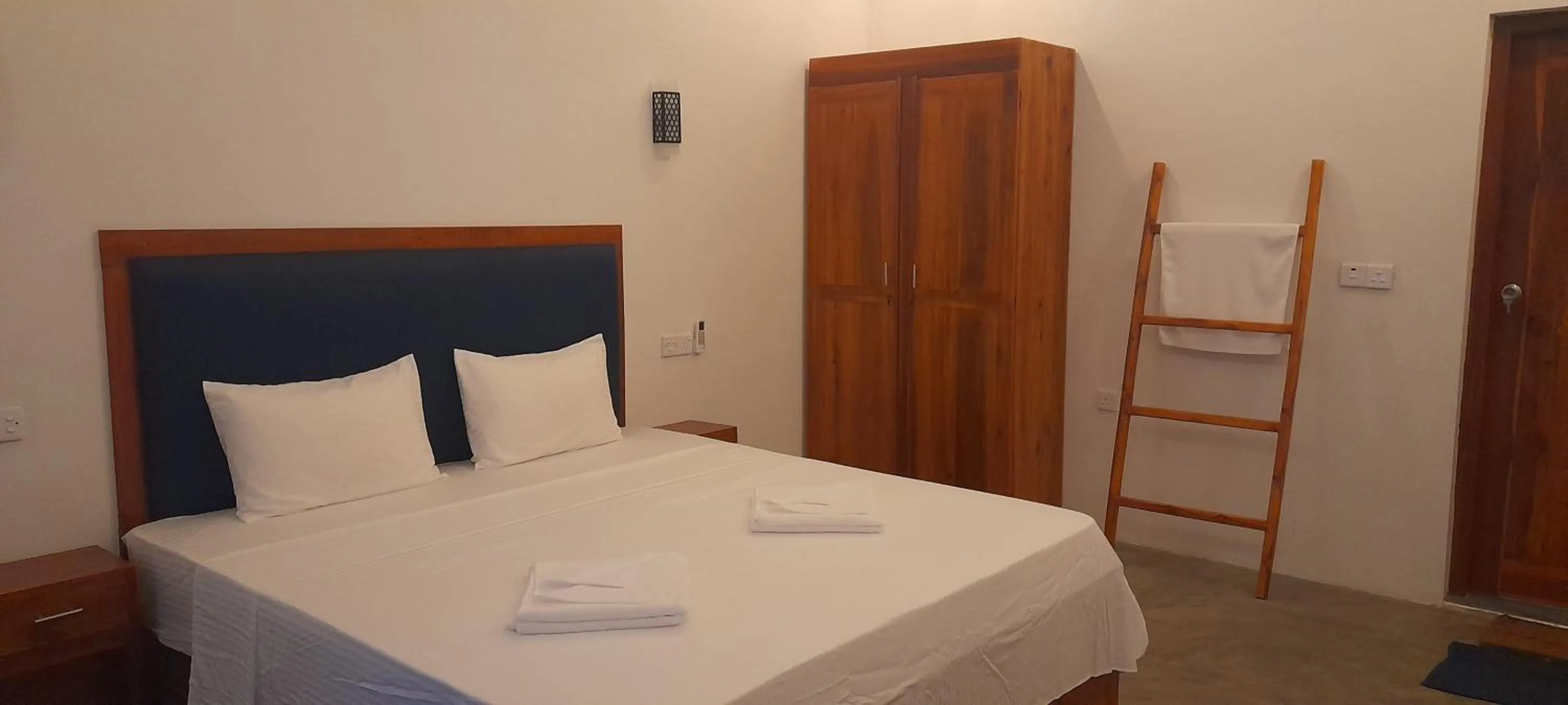 Bed in Surf Gangs Arugambay