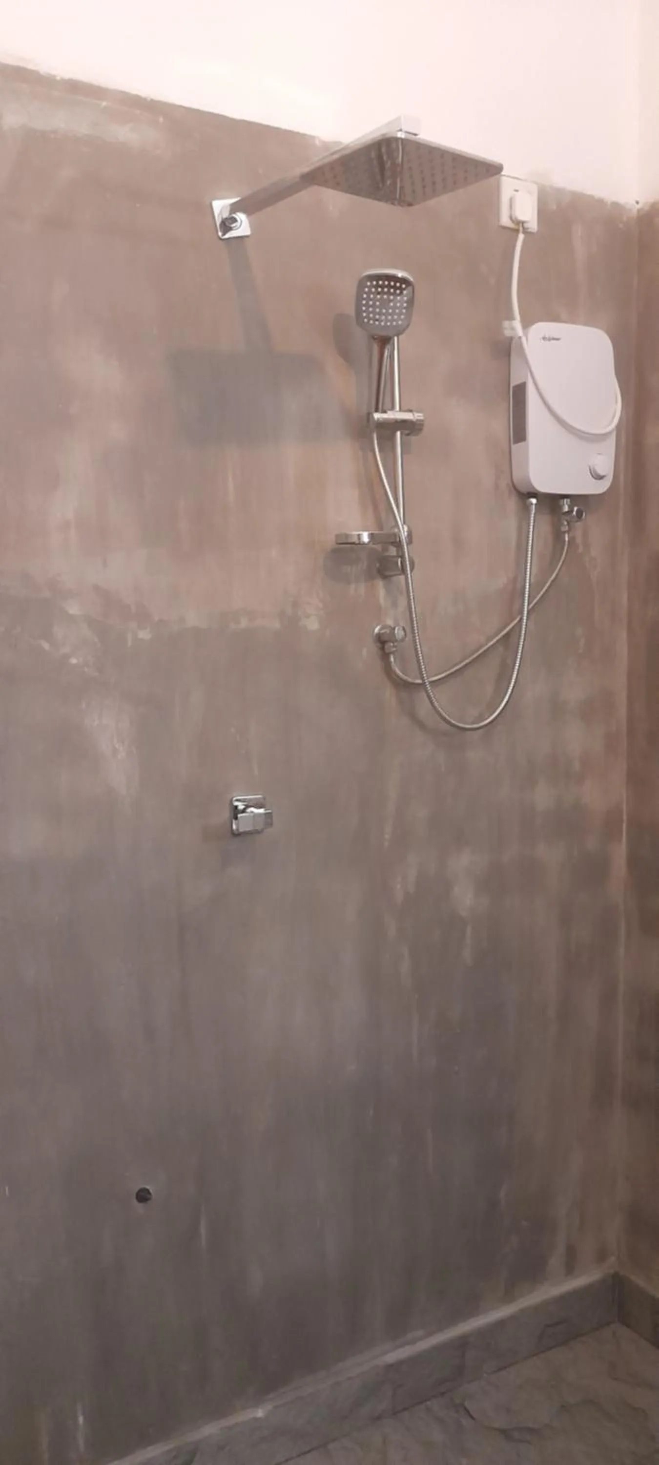 Shower in Surf Gangs Arugambay