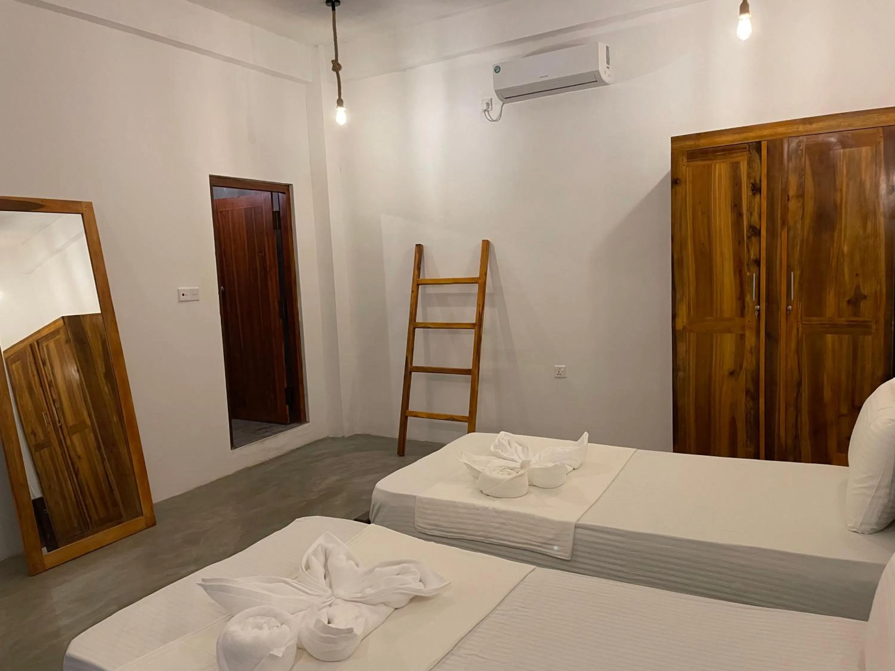 Bed in Surf Gangs Arugambay