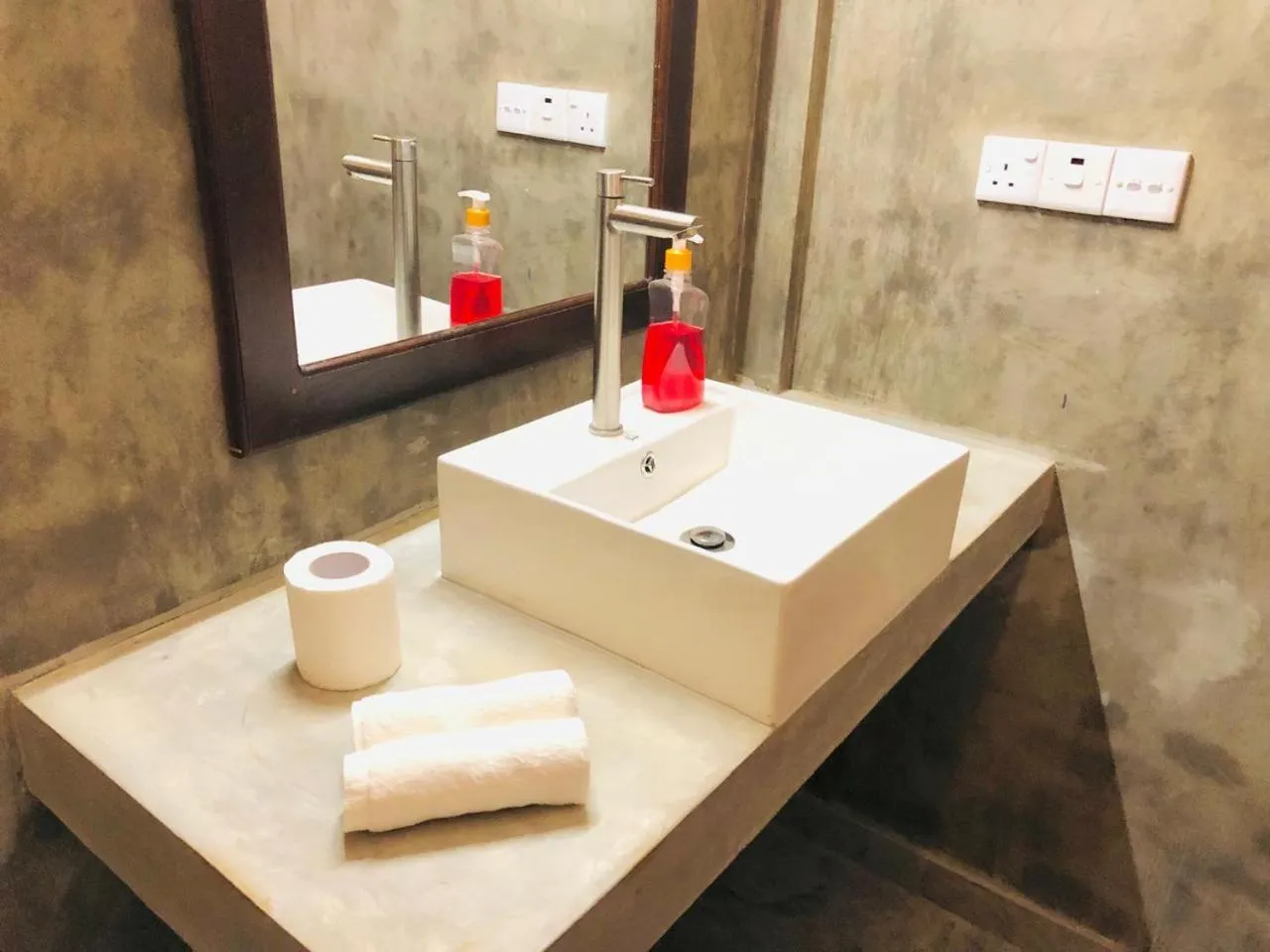 Bathroom in Surf Gangs Arugambay