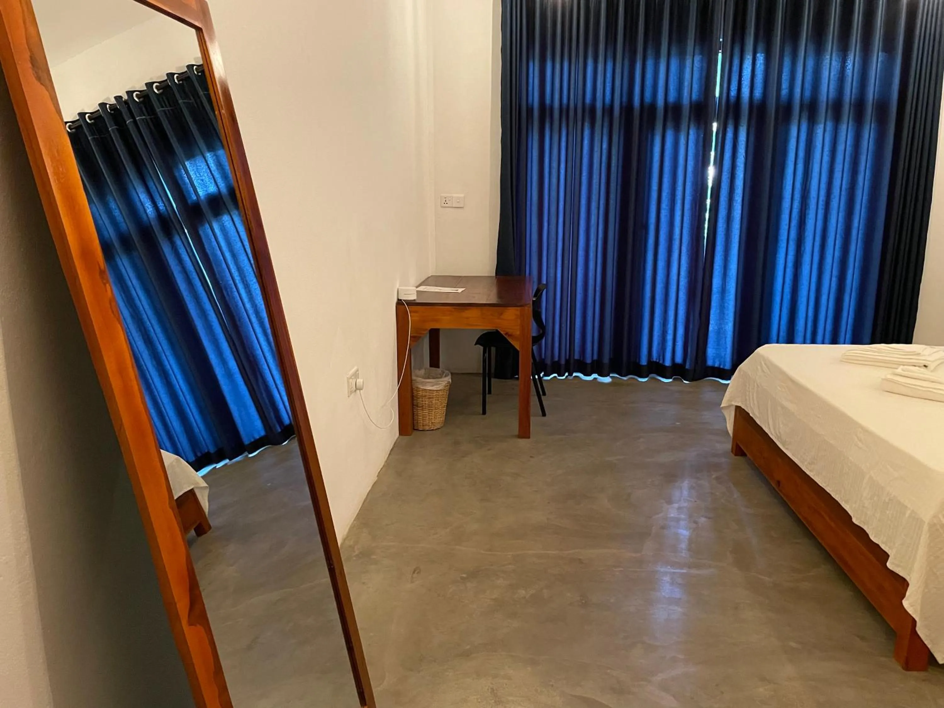 Photo of the whole room, Bed in Surf Gangs Arugambay