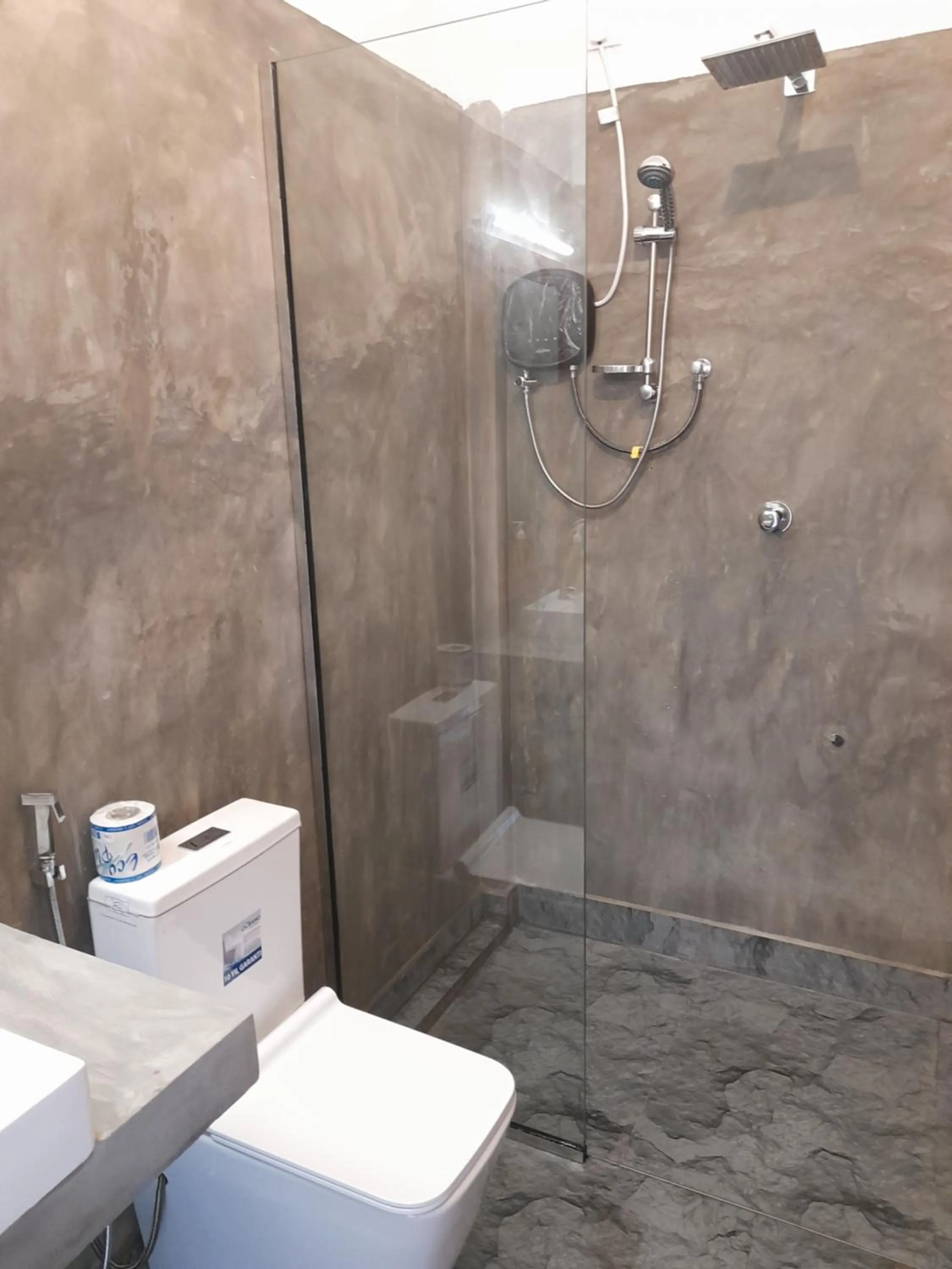 Shower in Surf Gangs Arugambay