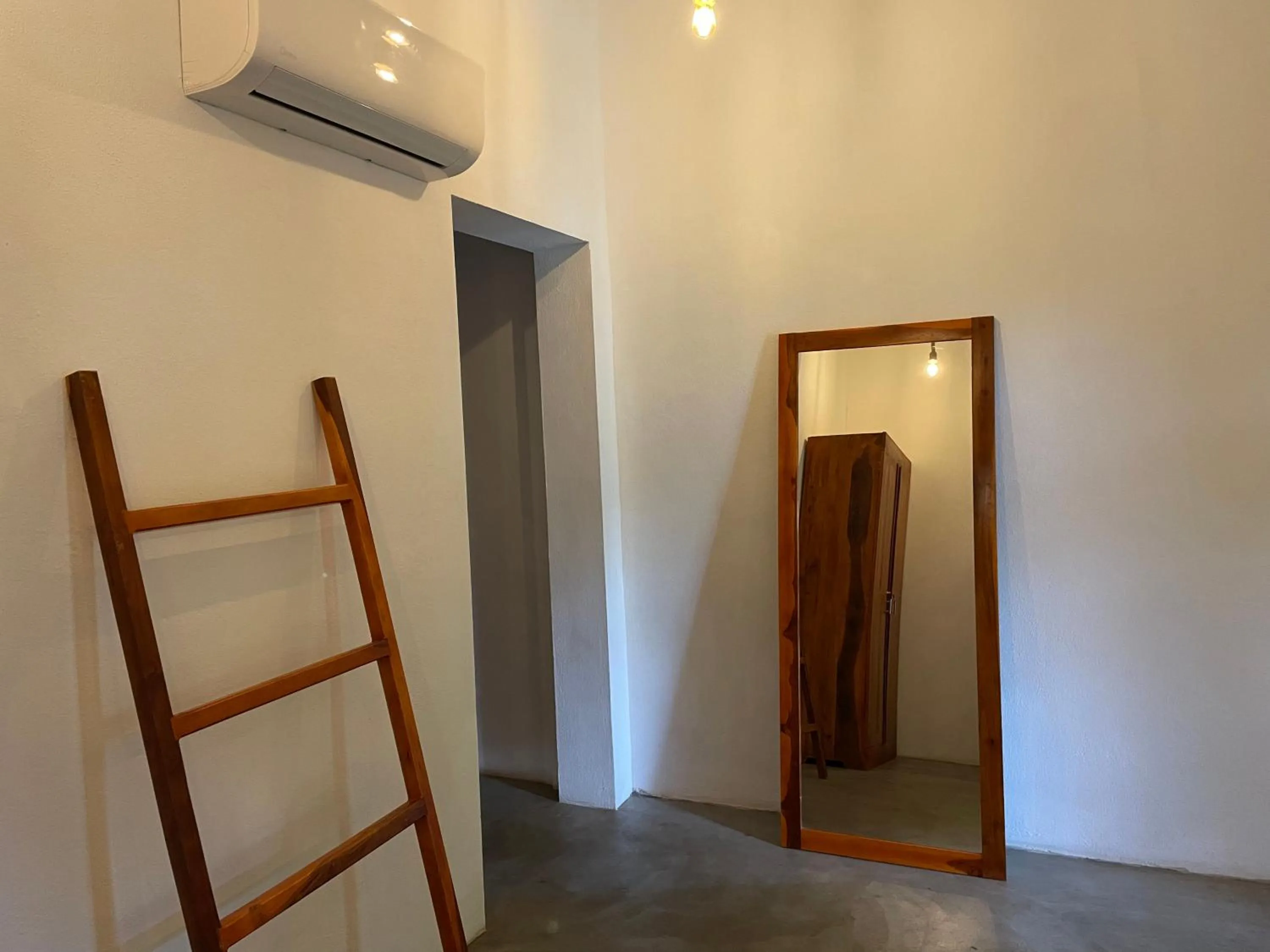 air conditioner in Surf Gangs Arugambay