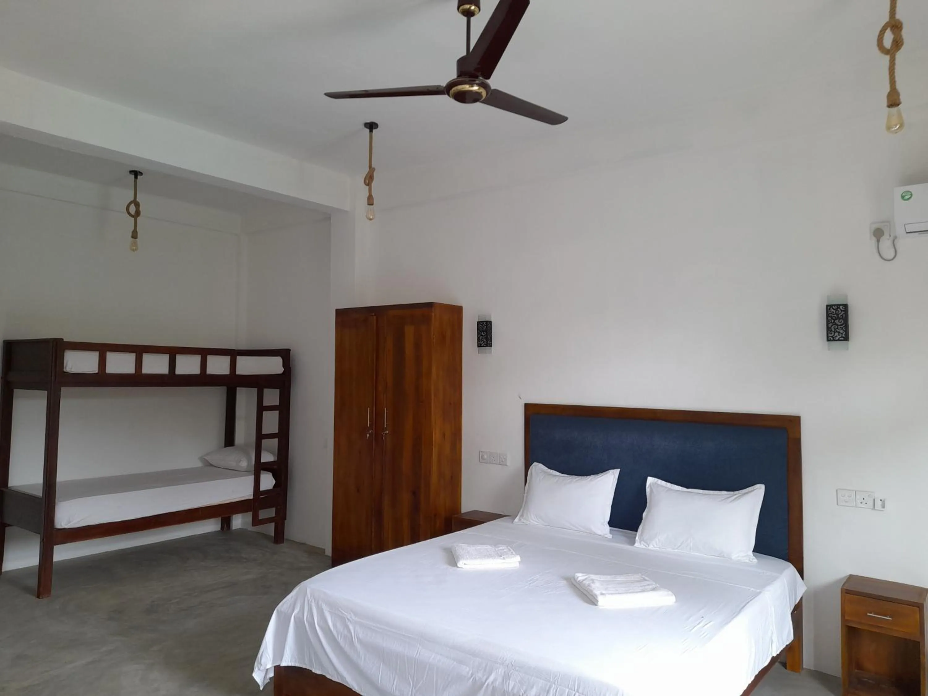 Bed in Surf Gangs Arugambay