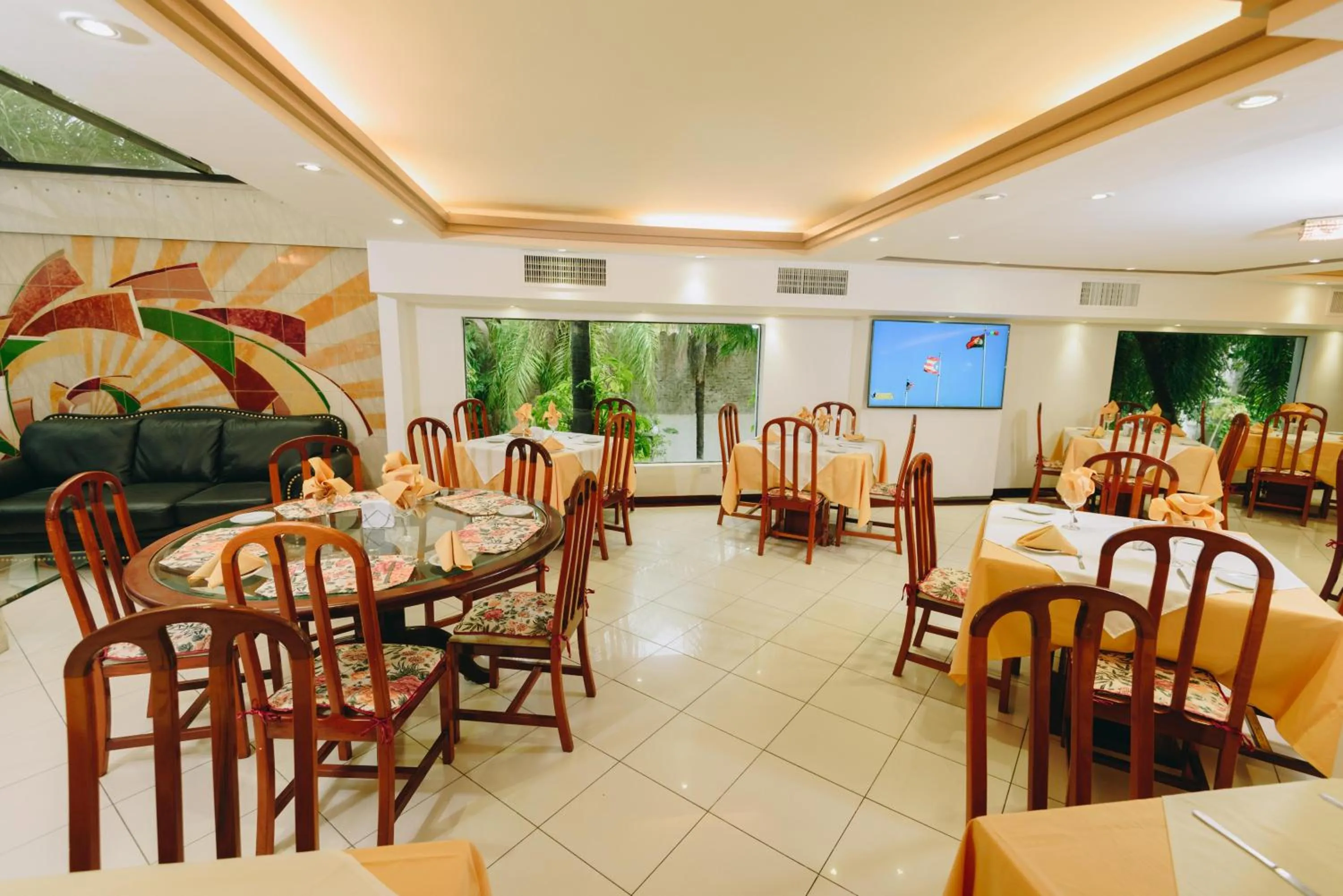 Restaurant/places to eat in Hotel Arenal