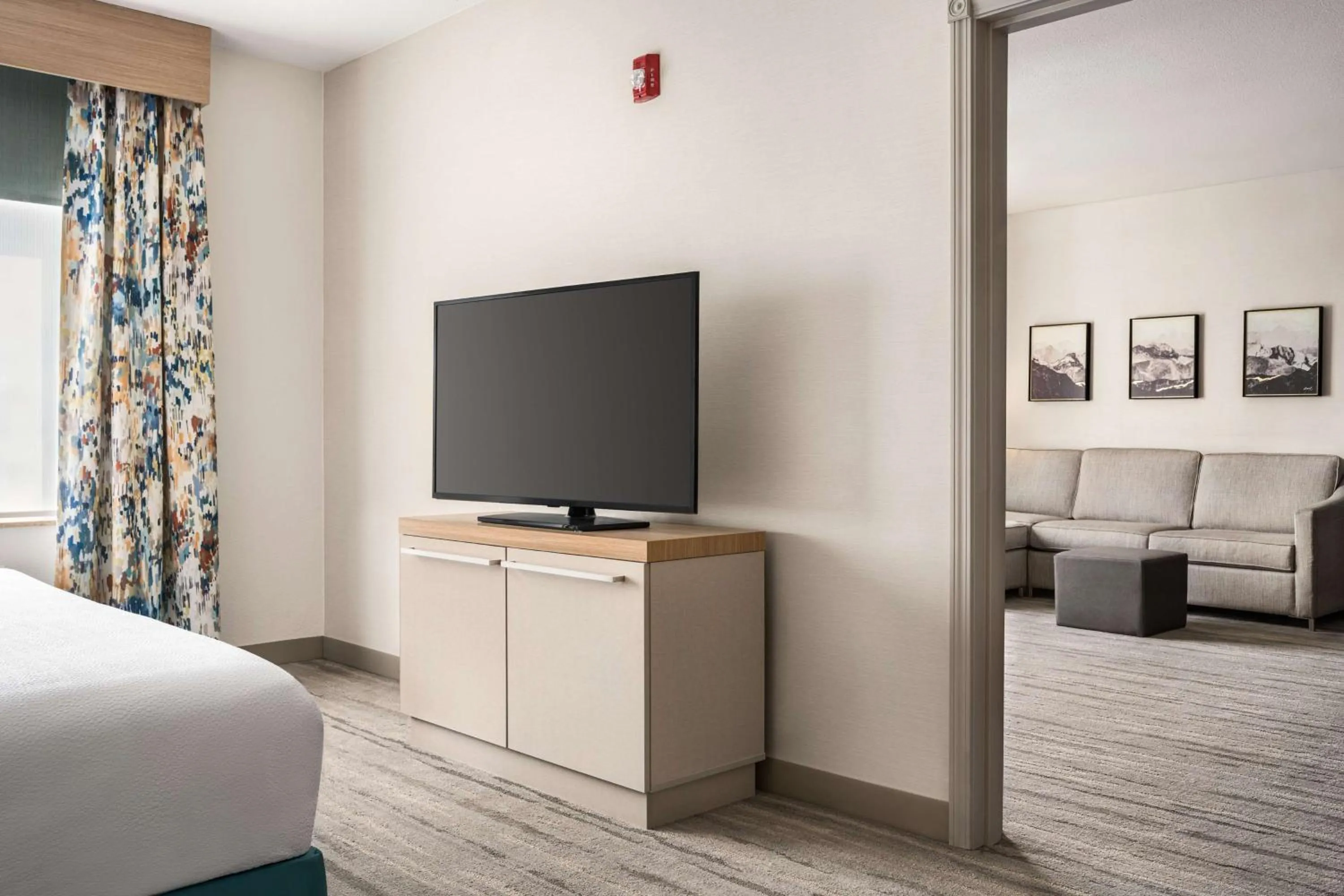 View (from property/room), Bed in Hilton Garden Inn Fort Collins