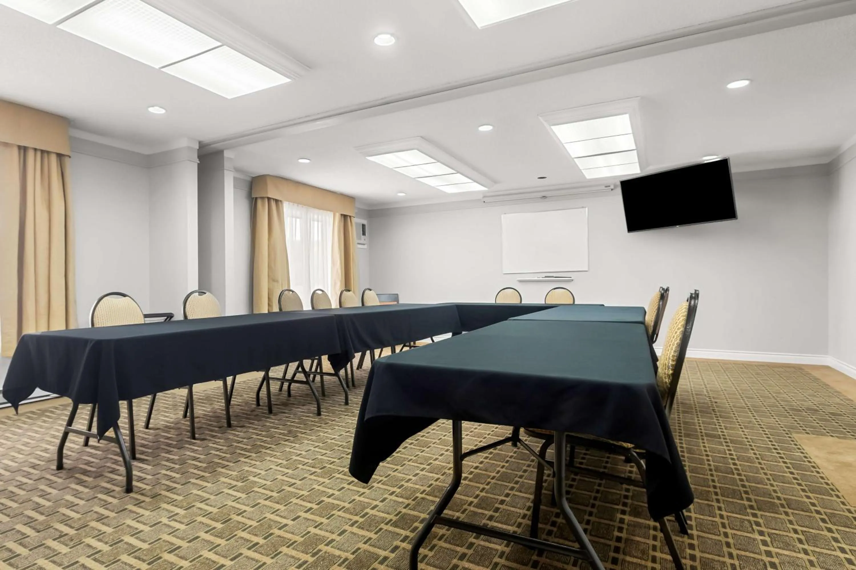 Meeting/conference room in Best Western Plus Mont-Laurier