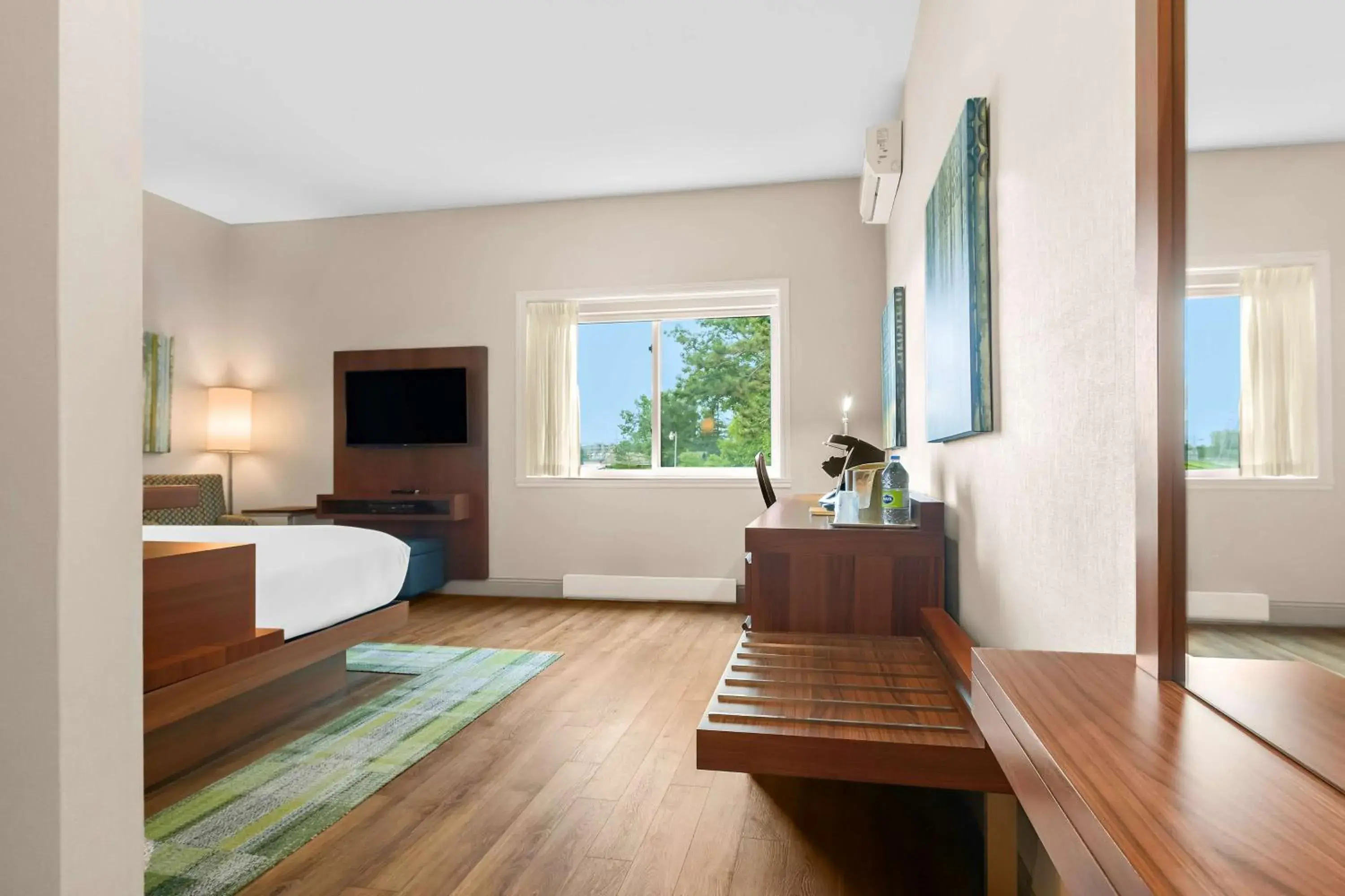 Bedroom, Bed in Best Western Plus Mont-Laurier Bedroom, Bed in Best Western Plus Mont-Laurier