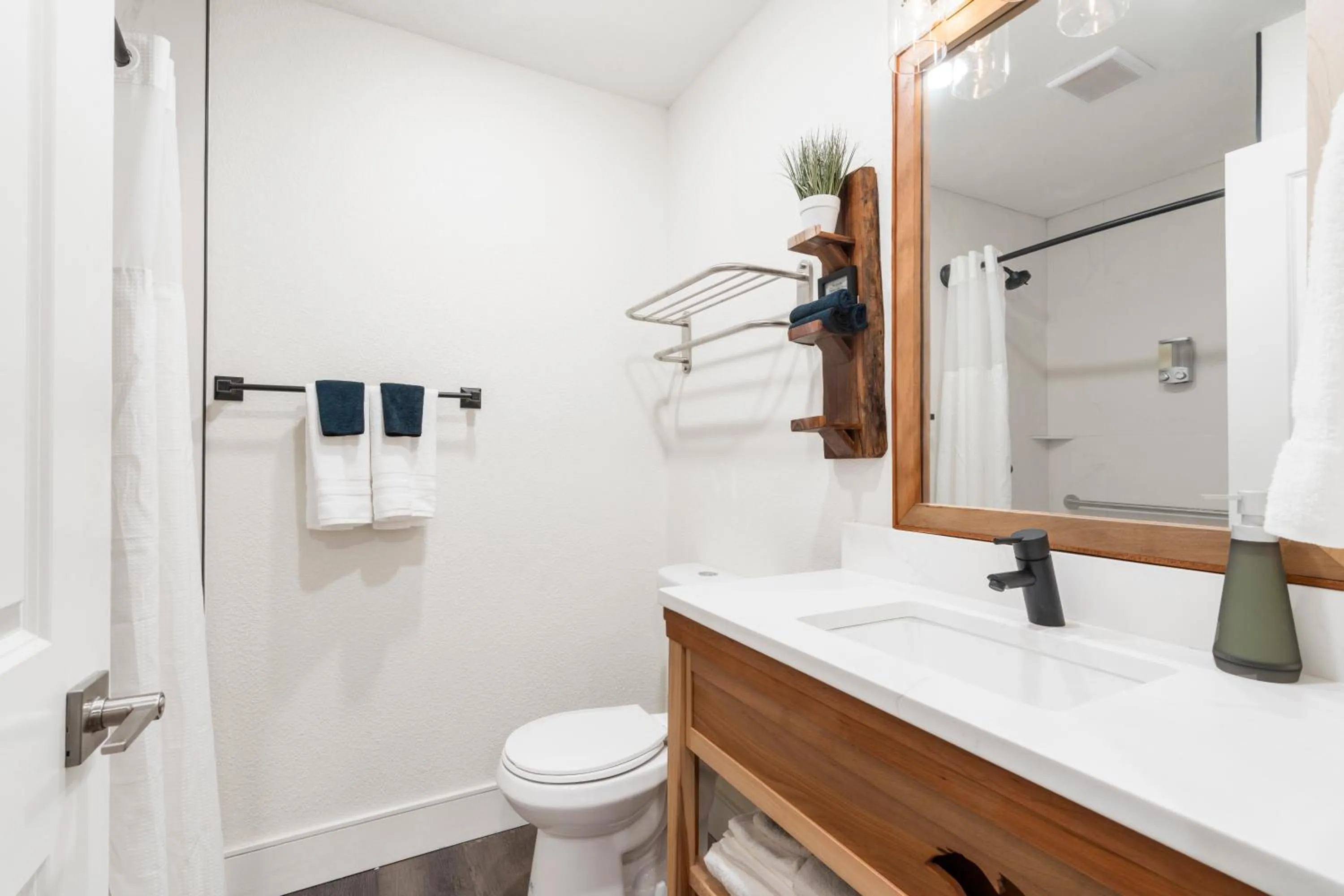 Shower in Autumn Creek Branson