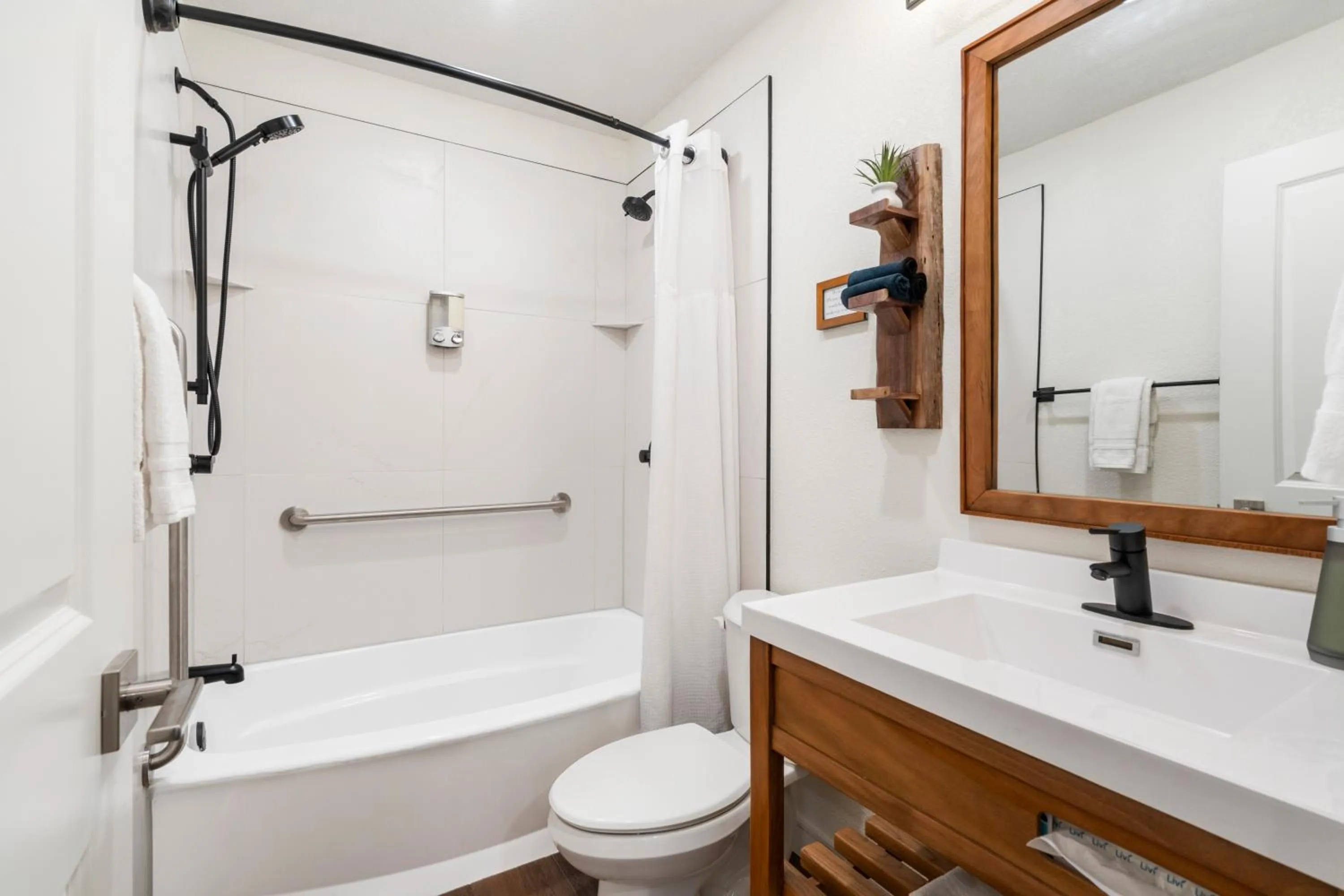 Shower in Autumn Creek Branson