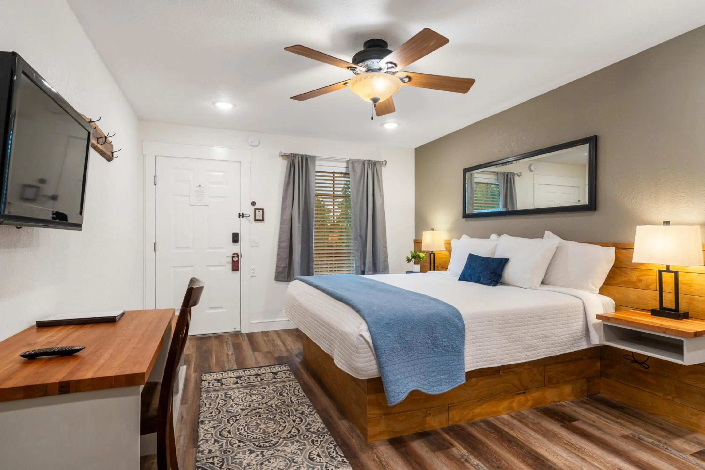 Bed in Autumn Creek Branson