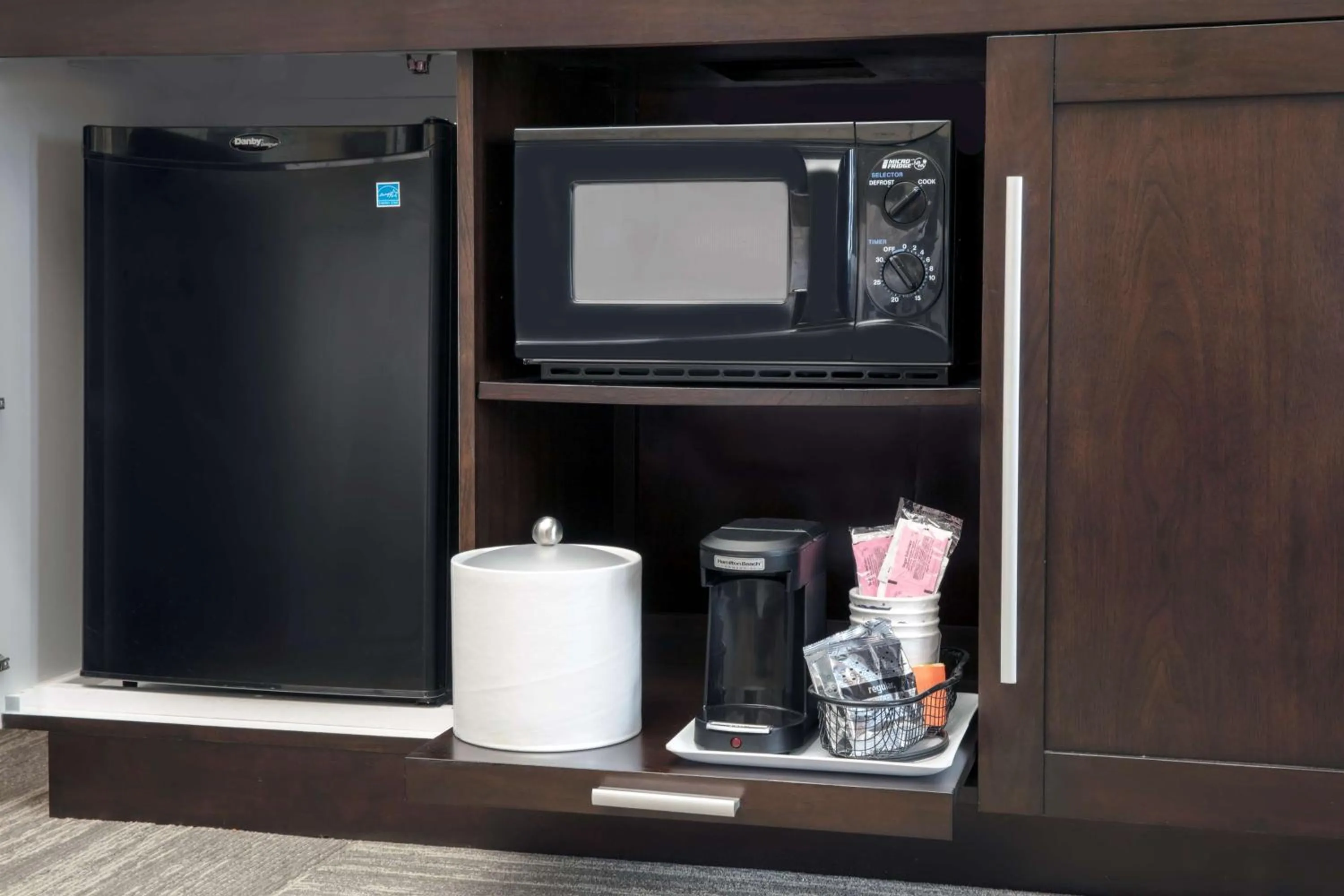 Bedroom in Hampton Inn Hallandale Beach-Aventura