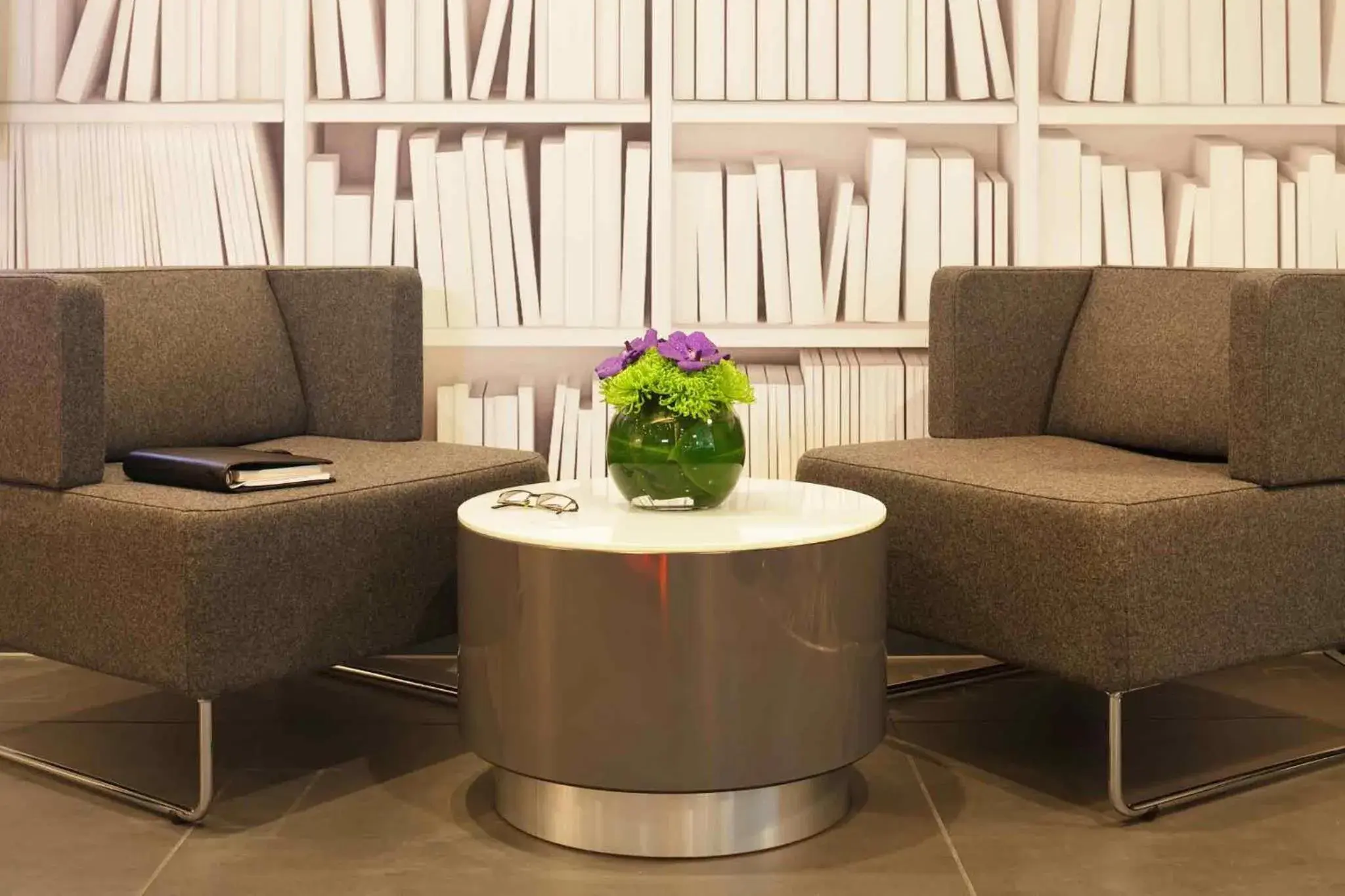Lounge or bar in ibis London Shepherds Bush - Hammersmith Lounge or bar in ibis London Shepherds Bush - Hammersmith