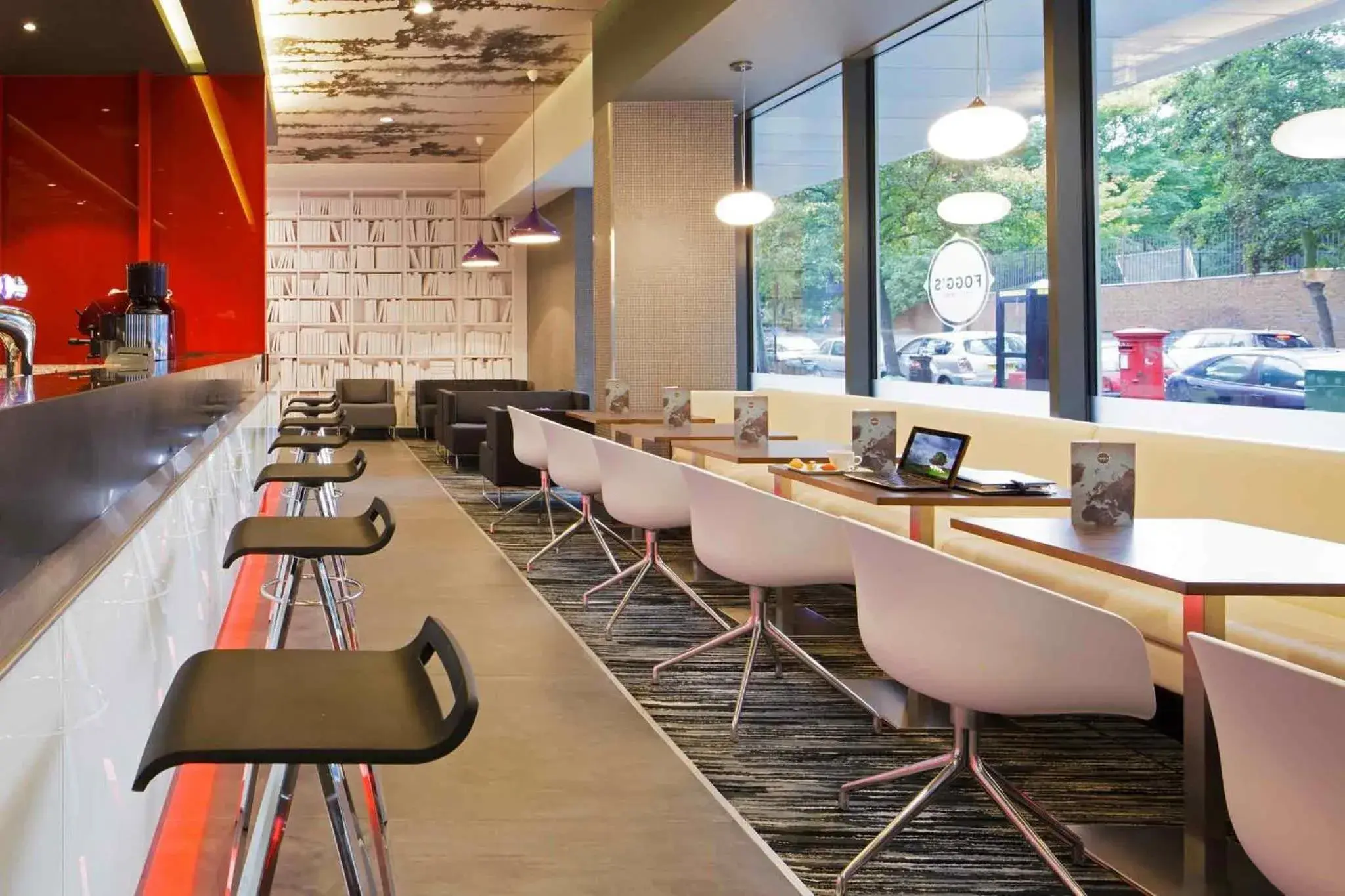 Lounge or bar in ibis London Shepherds Bush - Hammersmith Lounge or bar in ibis London Shepherds Bush - Hammersmith