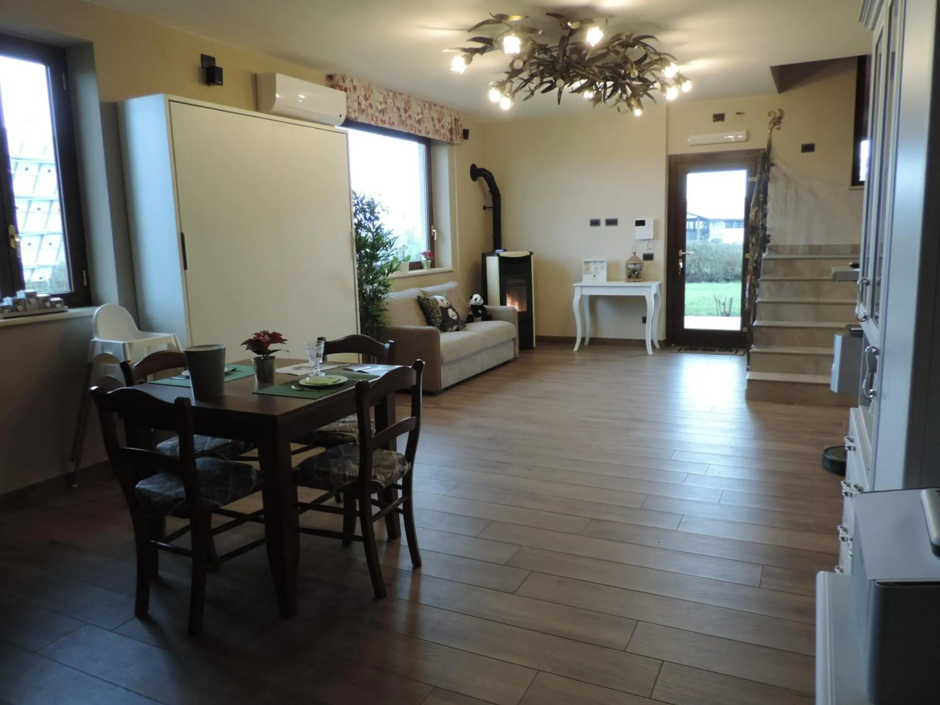 Communal lounge/ TV room in Il Bambuseto