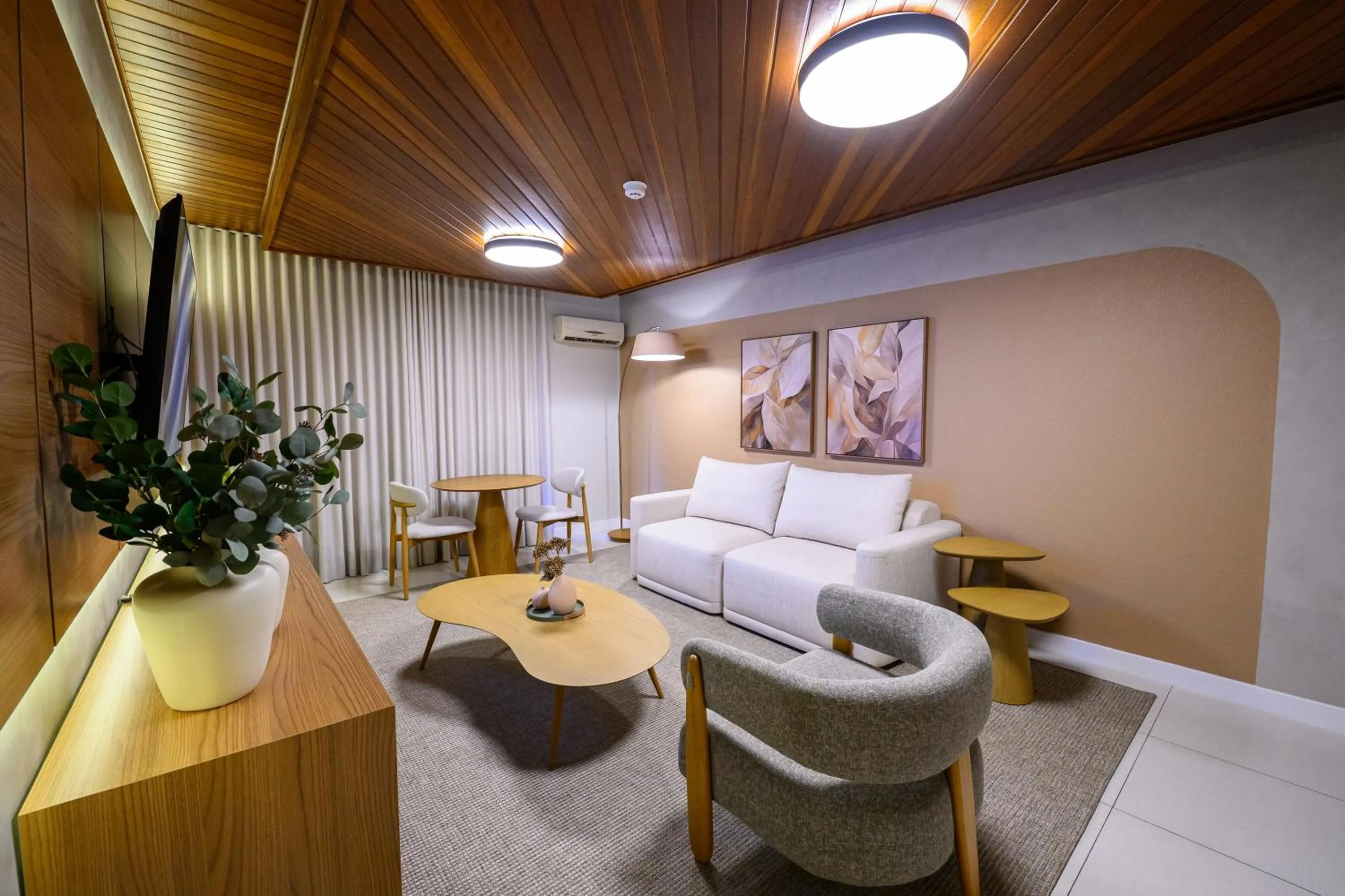 Living room, Bed in Hotel Águas Claras