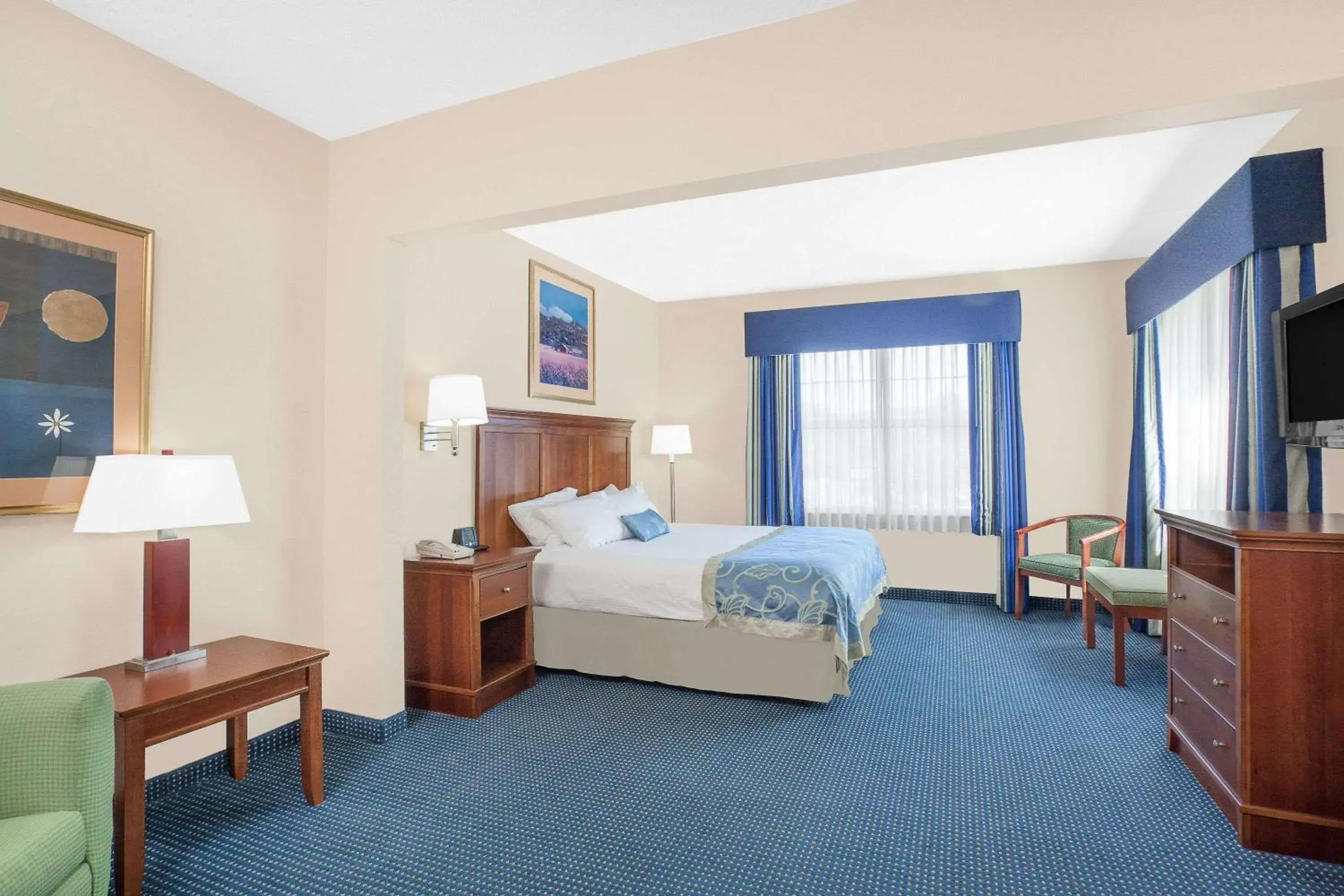 Deluxe King Room - Disability Access - Non-Smoking in Wingate by Wyndham Ellicottville Deluxe King Room - Disability Access - Non-Smoking in Wingate by Wyndham Ellicottville
