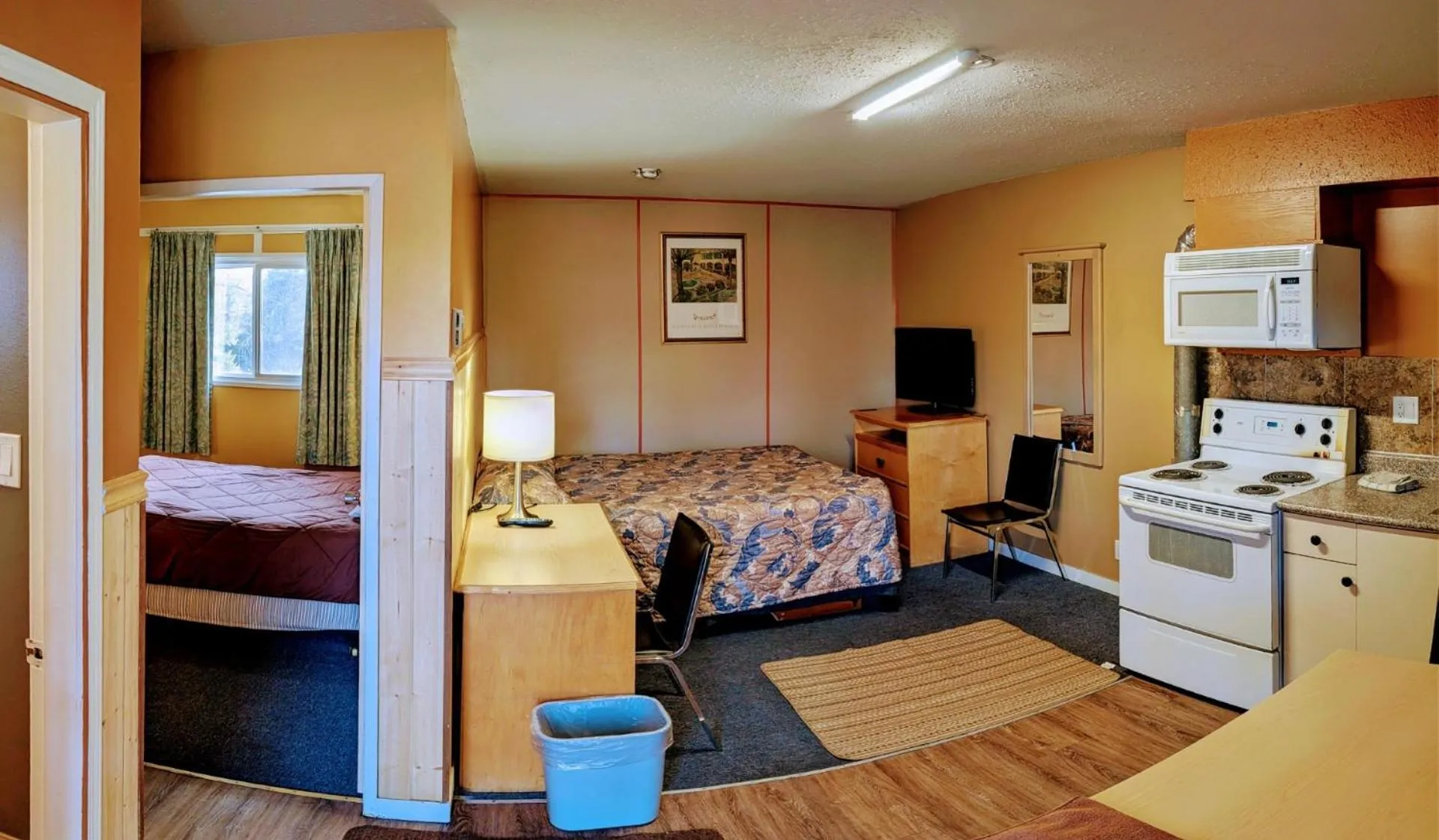 Bed in Gold Pan Motel