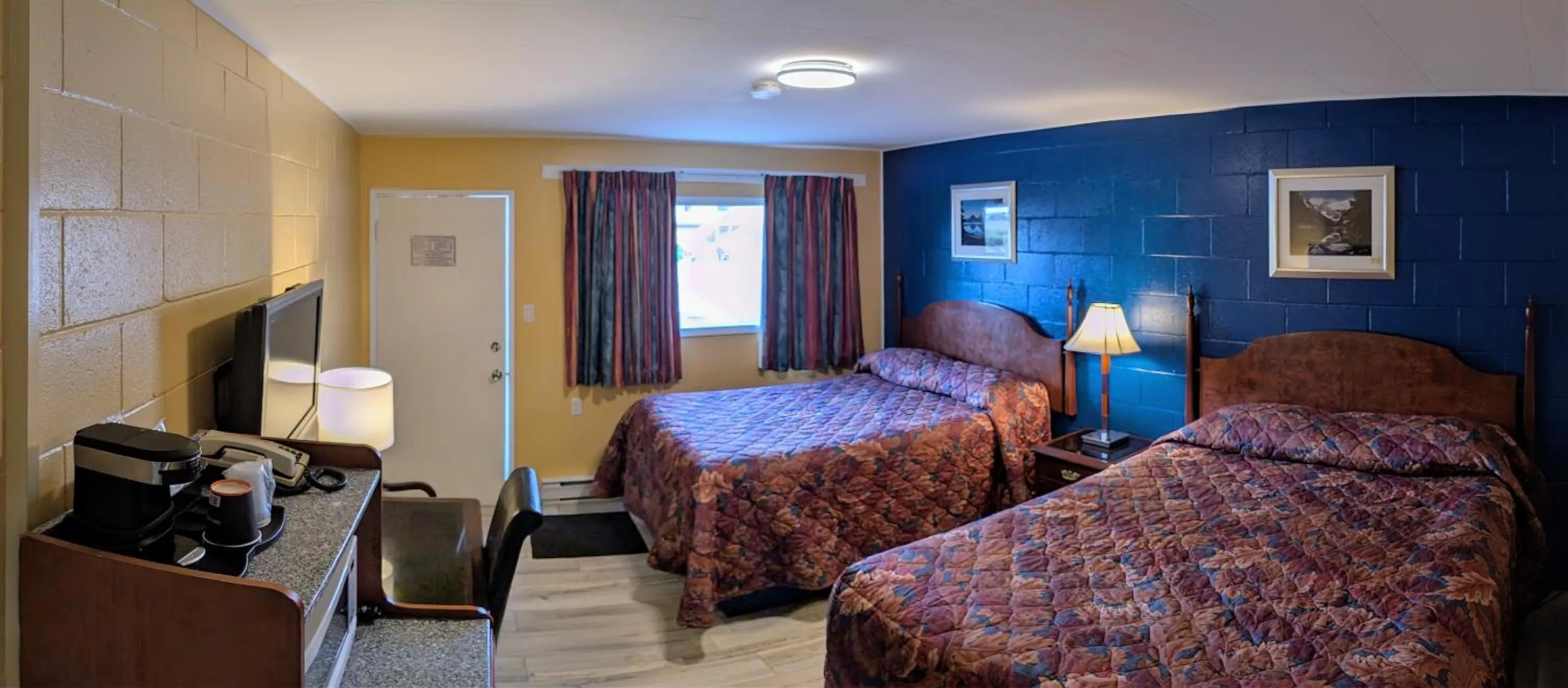 Bed in Gold Pan Motel