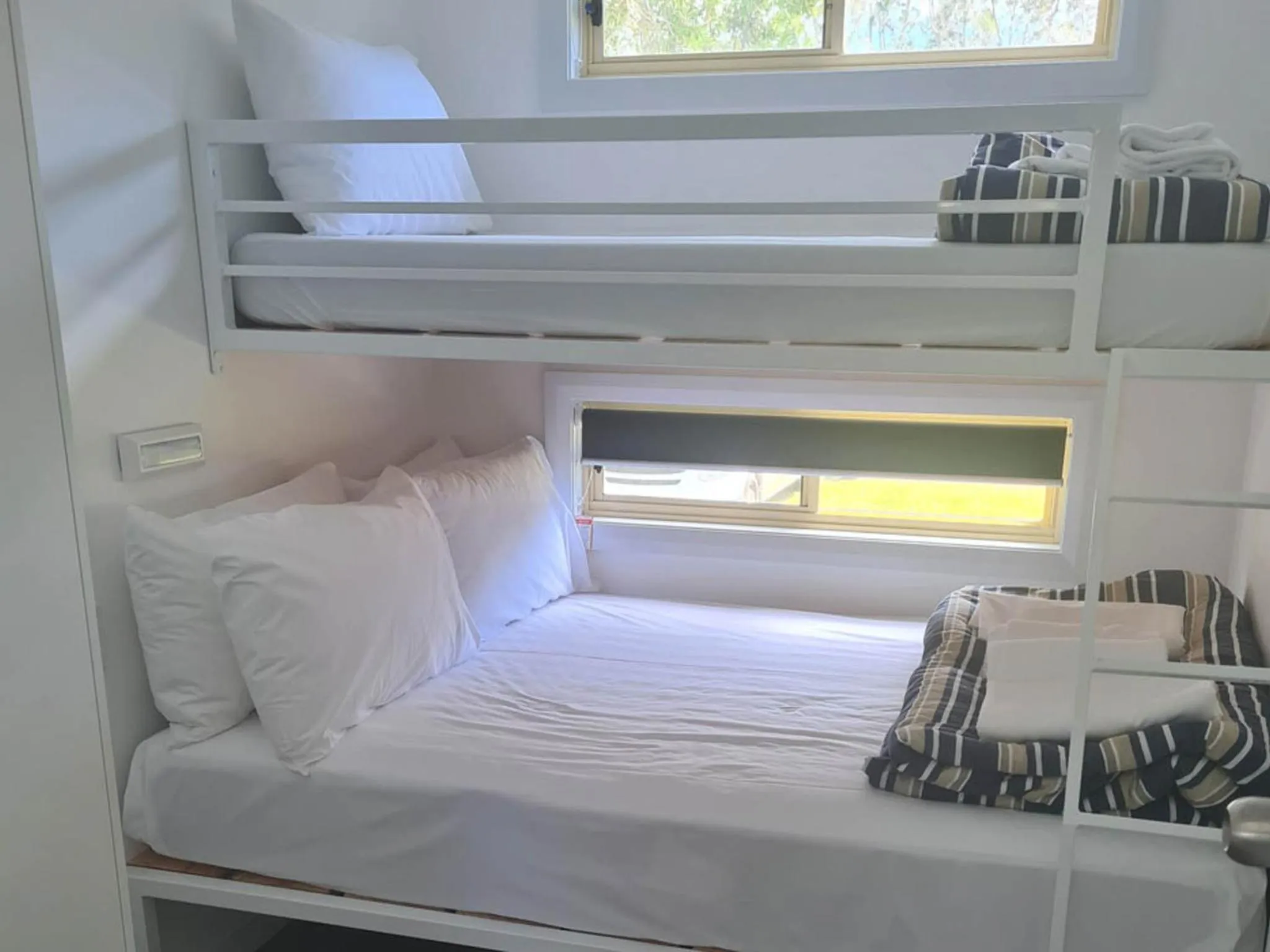 Bedroom, Bed in Lakeside Forster Holiday Park