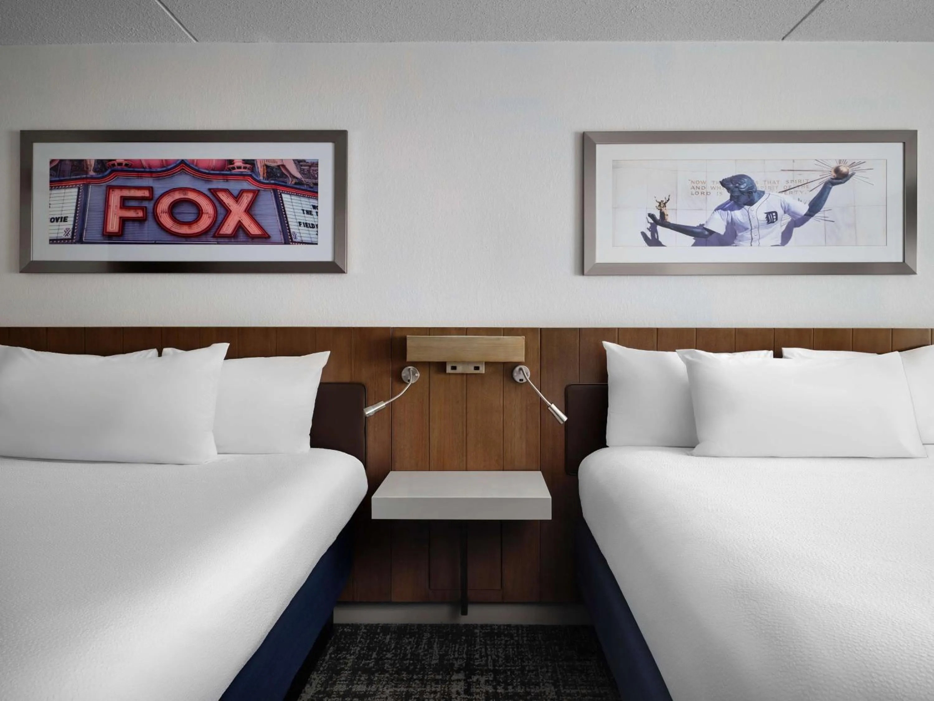 Bed in Hilton Garden Inn Detroit Downtown