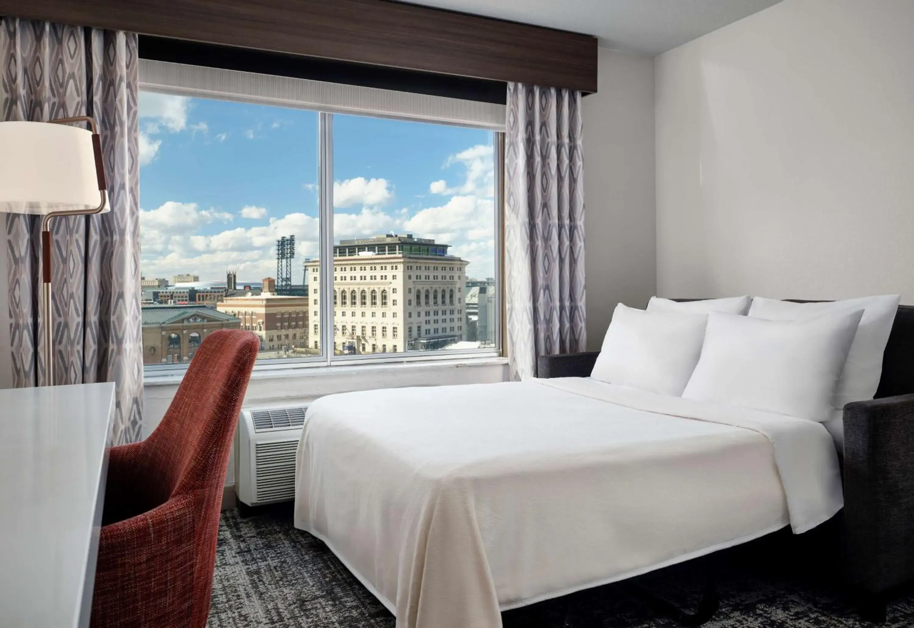 Bed in Hilton Garden Inn Detroit Downtown Bed in Hilton Garden Inn Detroit Downtown