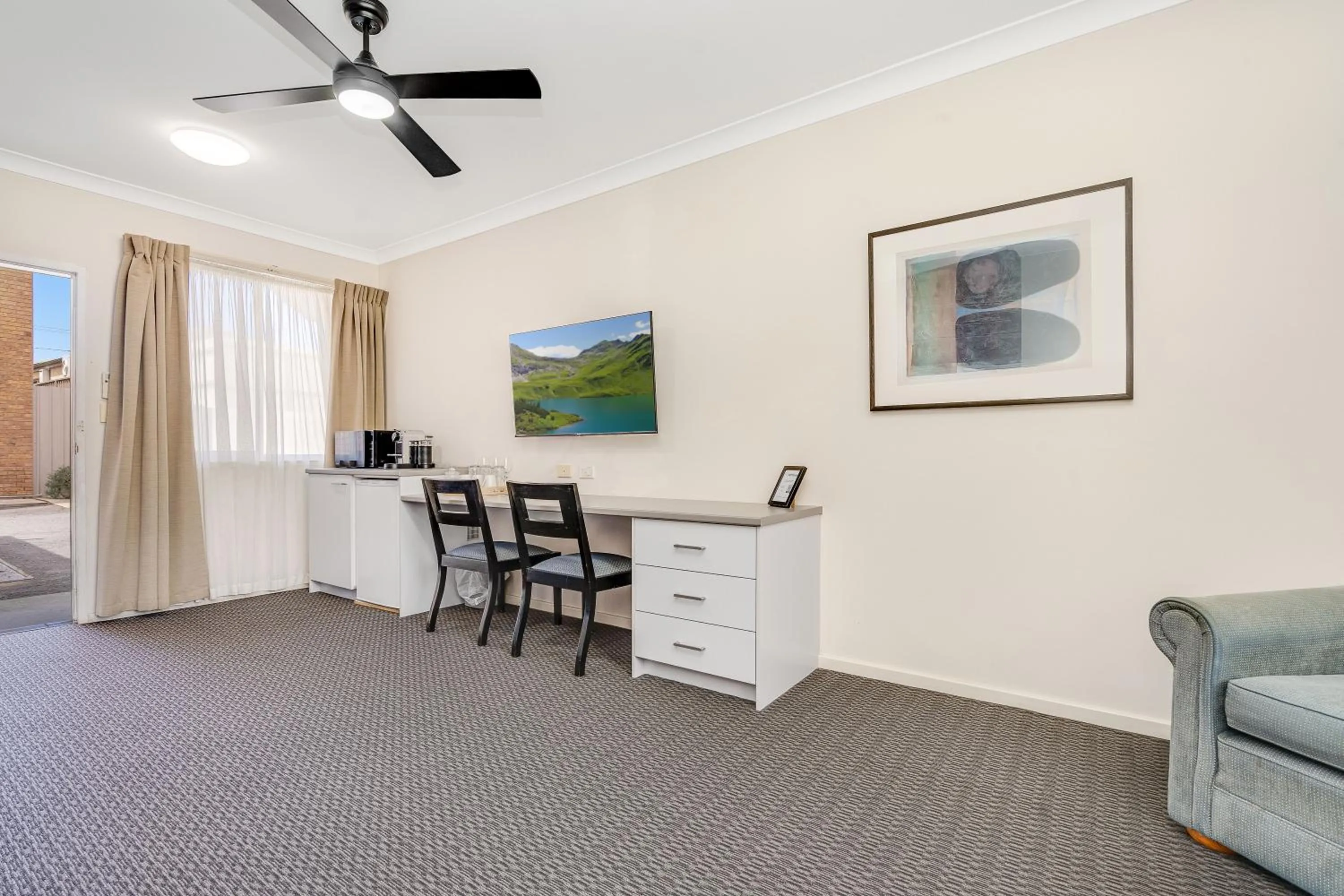 Bedroom in Cosmo Motel Adamstown