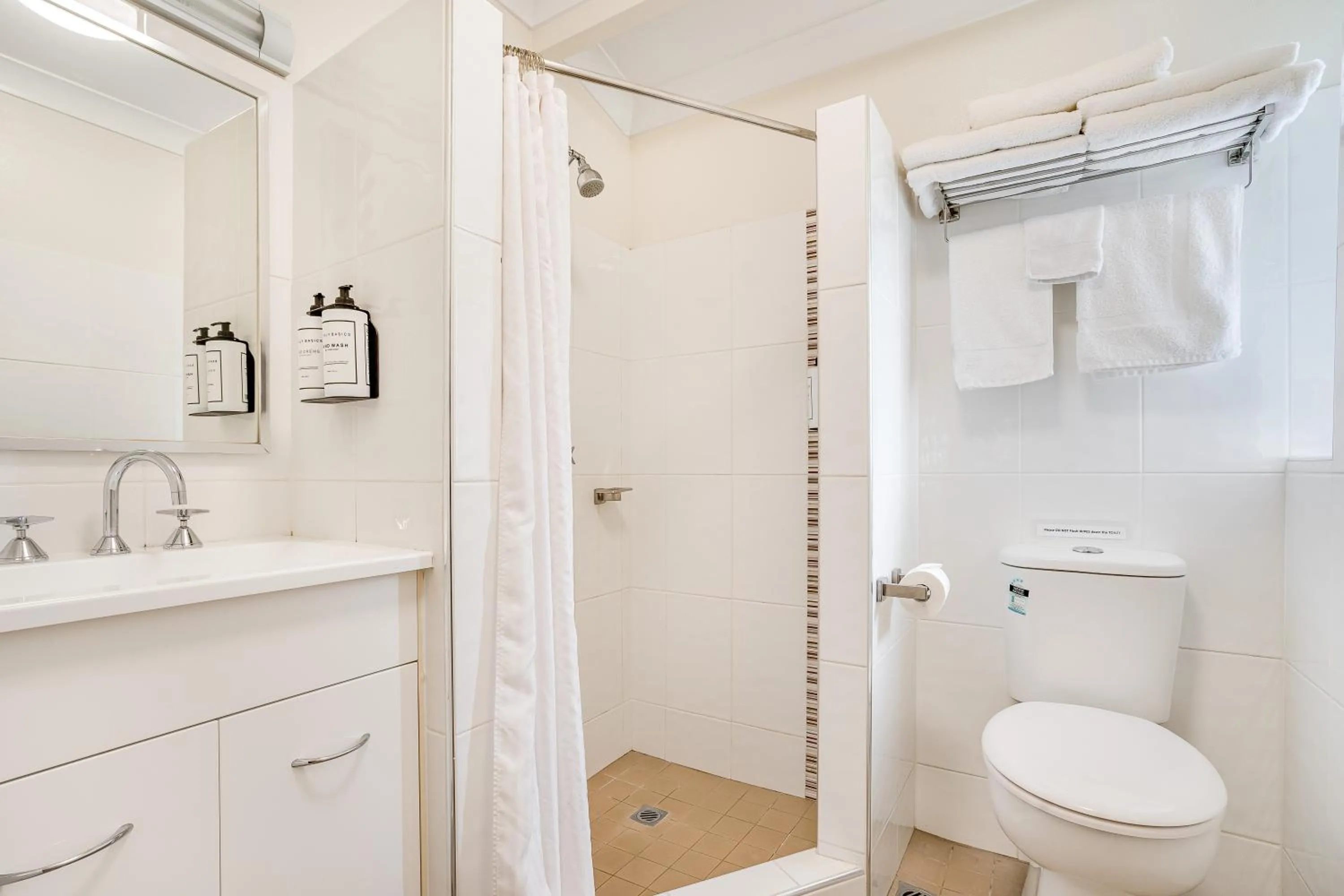 Bathroom in Cosmo Motel Adamstown