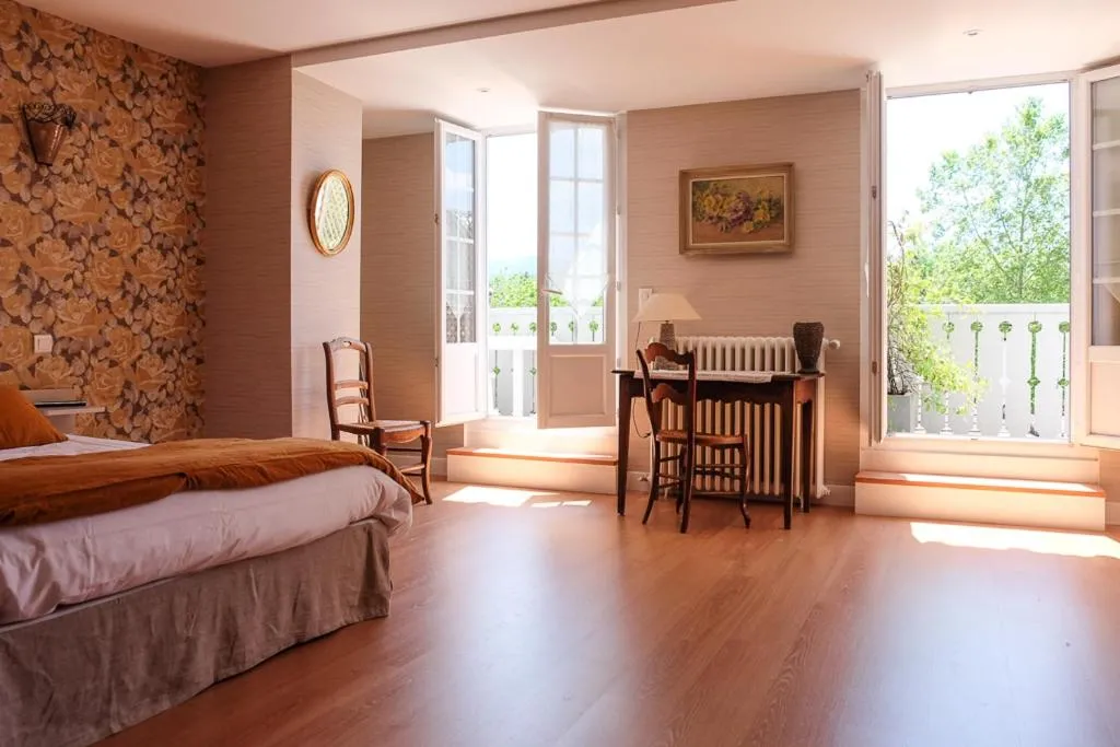 Bed in hôtel Piellenia