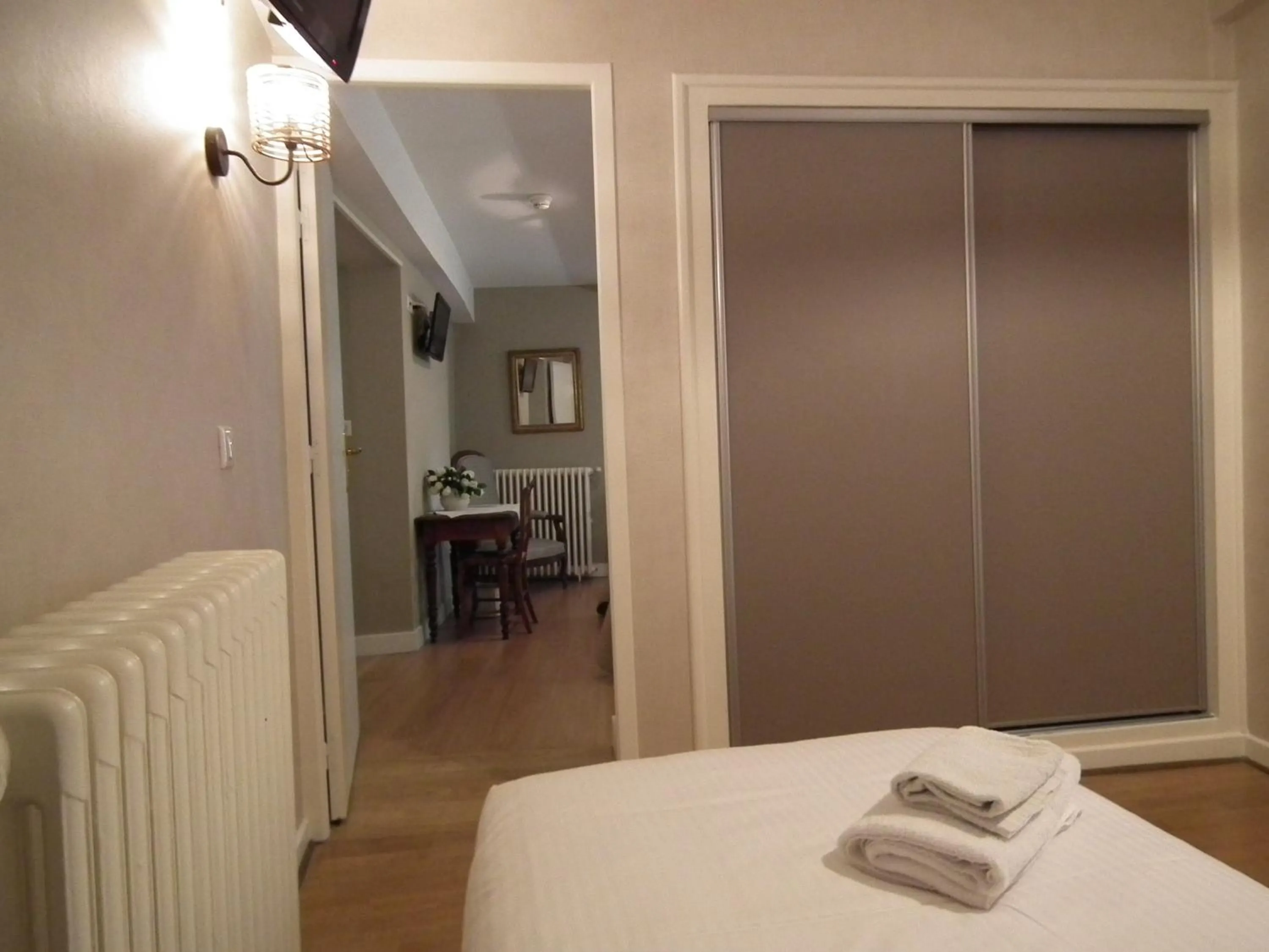 Property building, Bed in hôtel Piellenia