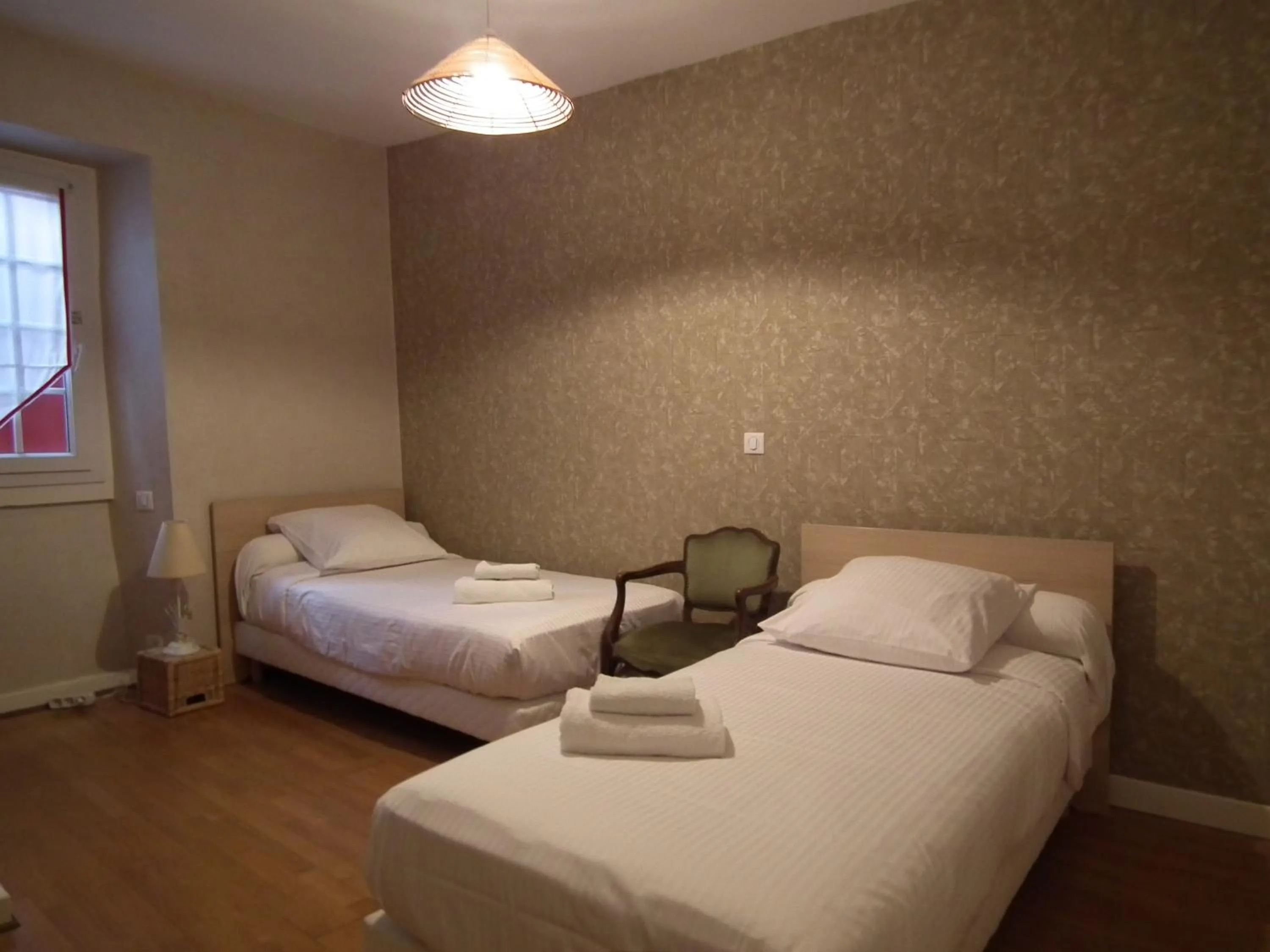 Property building, Bed in hôtel Piellenia
