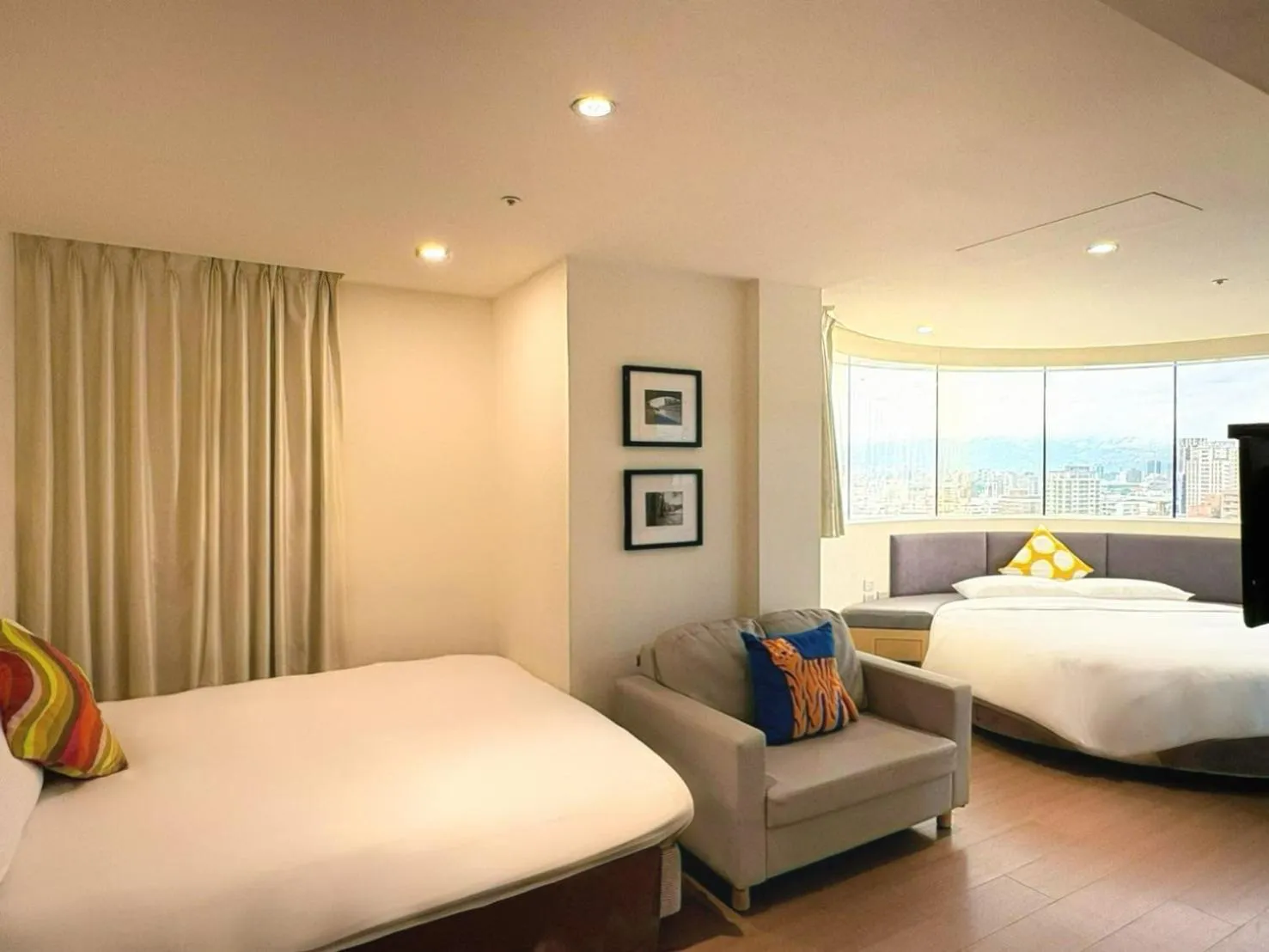 Bed in Wemeet Hotel Taipei