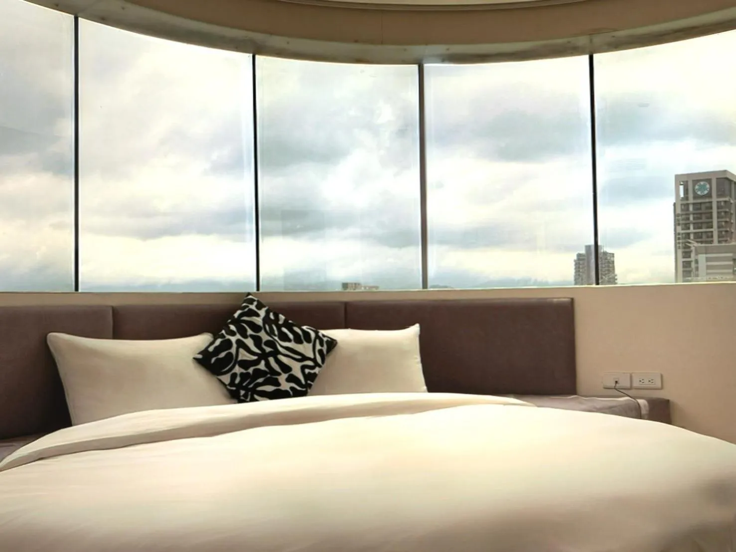 Bed in Wemeet Hotel Taipei