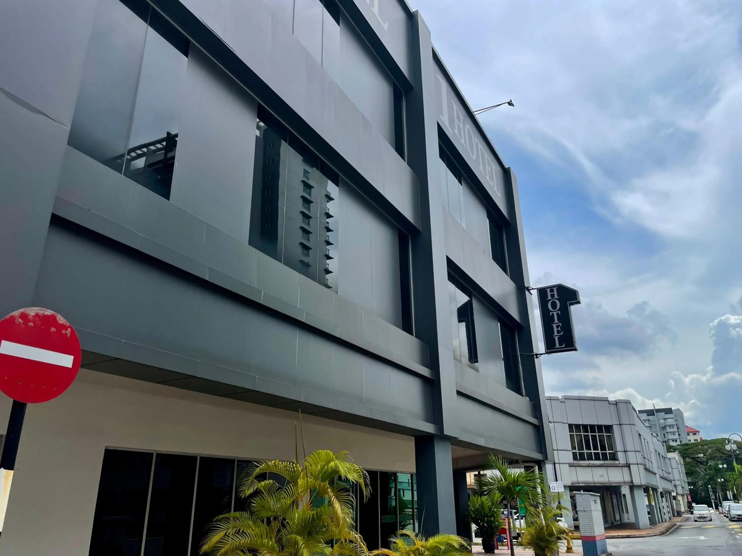 Street view in 1 Hotel Kuchai Lama