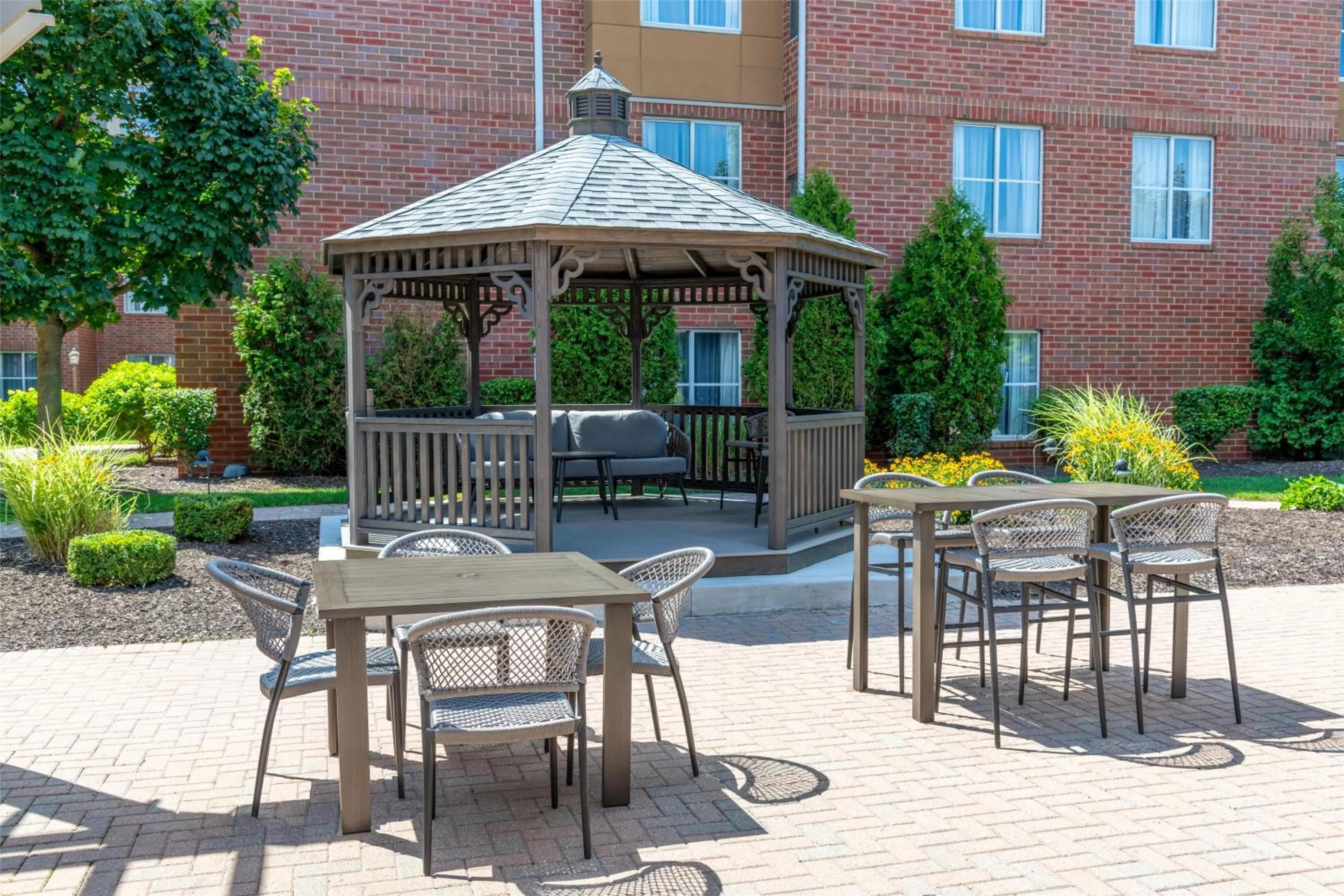 Patio in Homewood Suites by Hilton Detroit-Troy