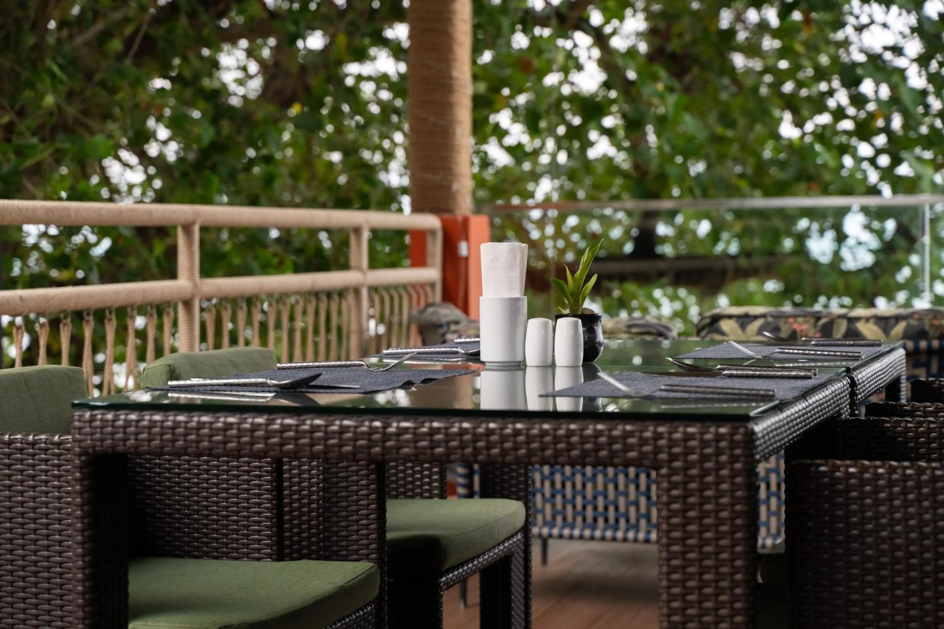 Restaurant/places to eat in Prana Resort Nandana