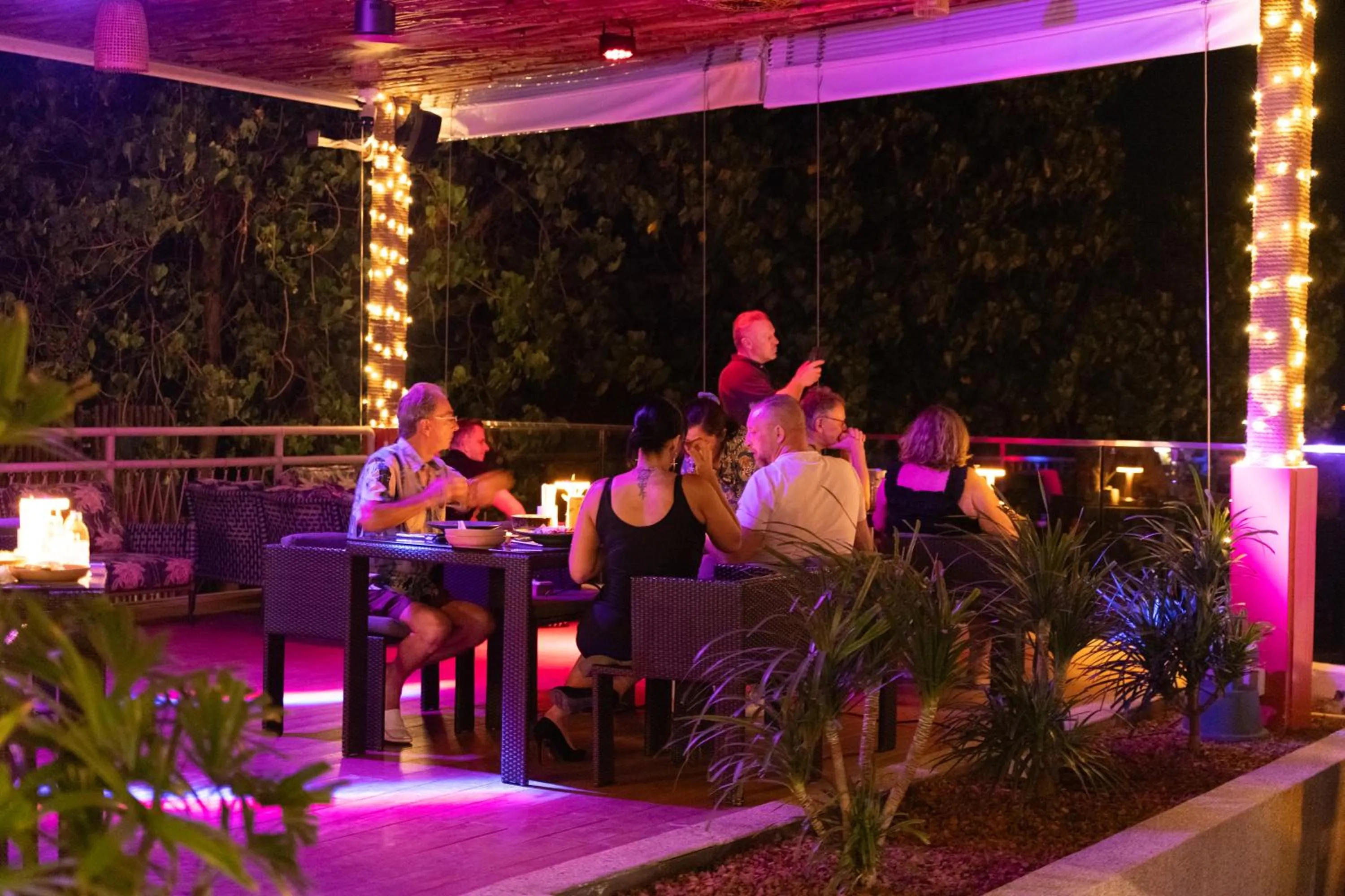 Restaurant/places to eat in Prana Resort Nandana