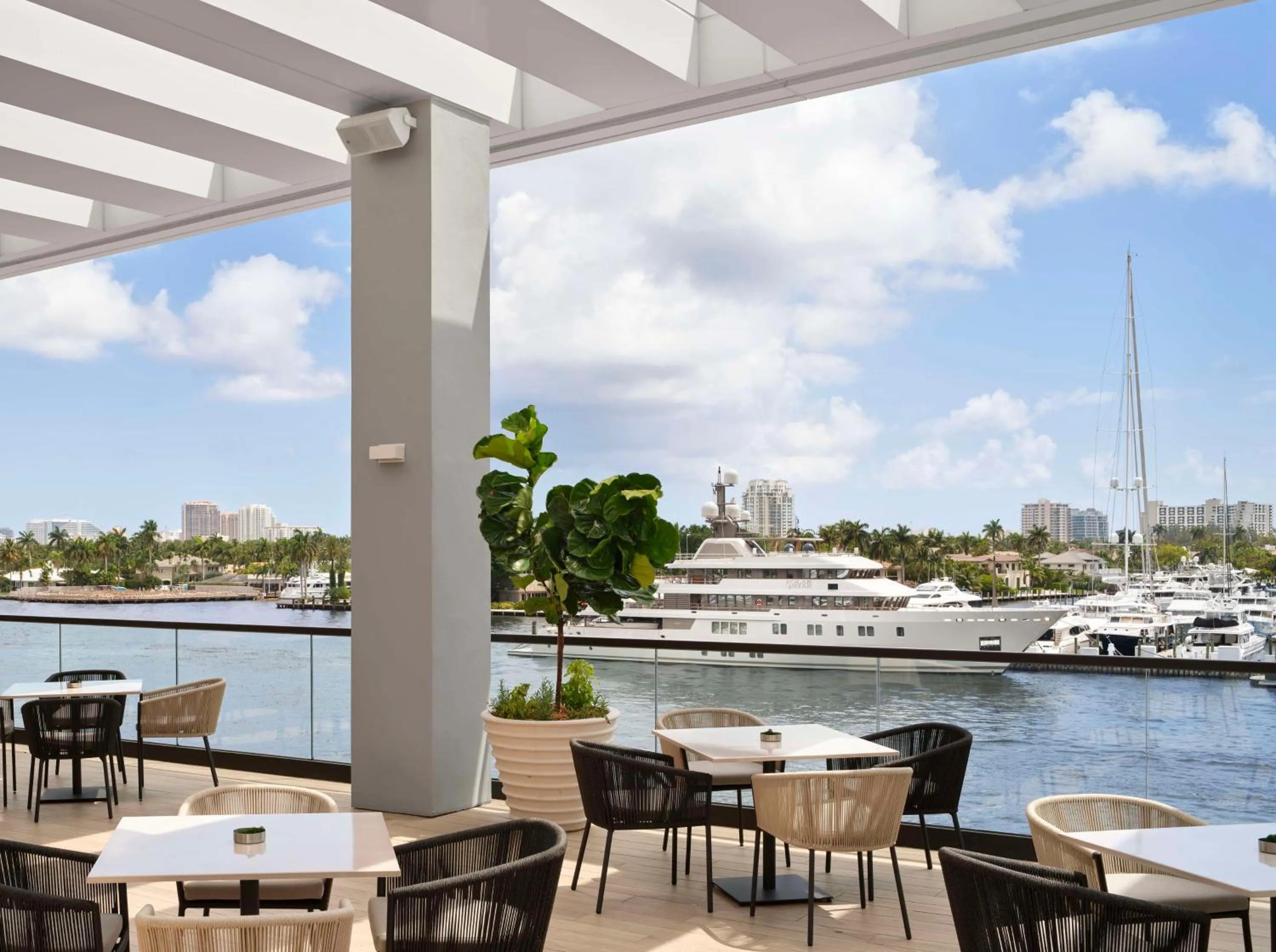 Restaurant/places to eat in Hilton Fort Lauderdale Marina