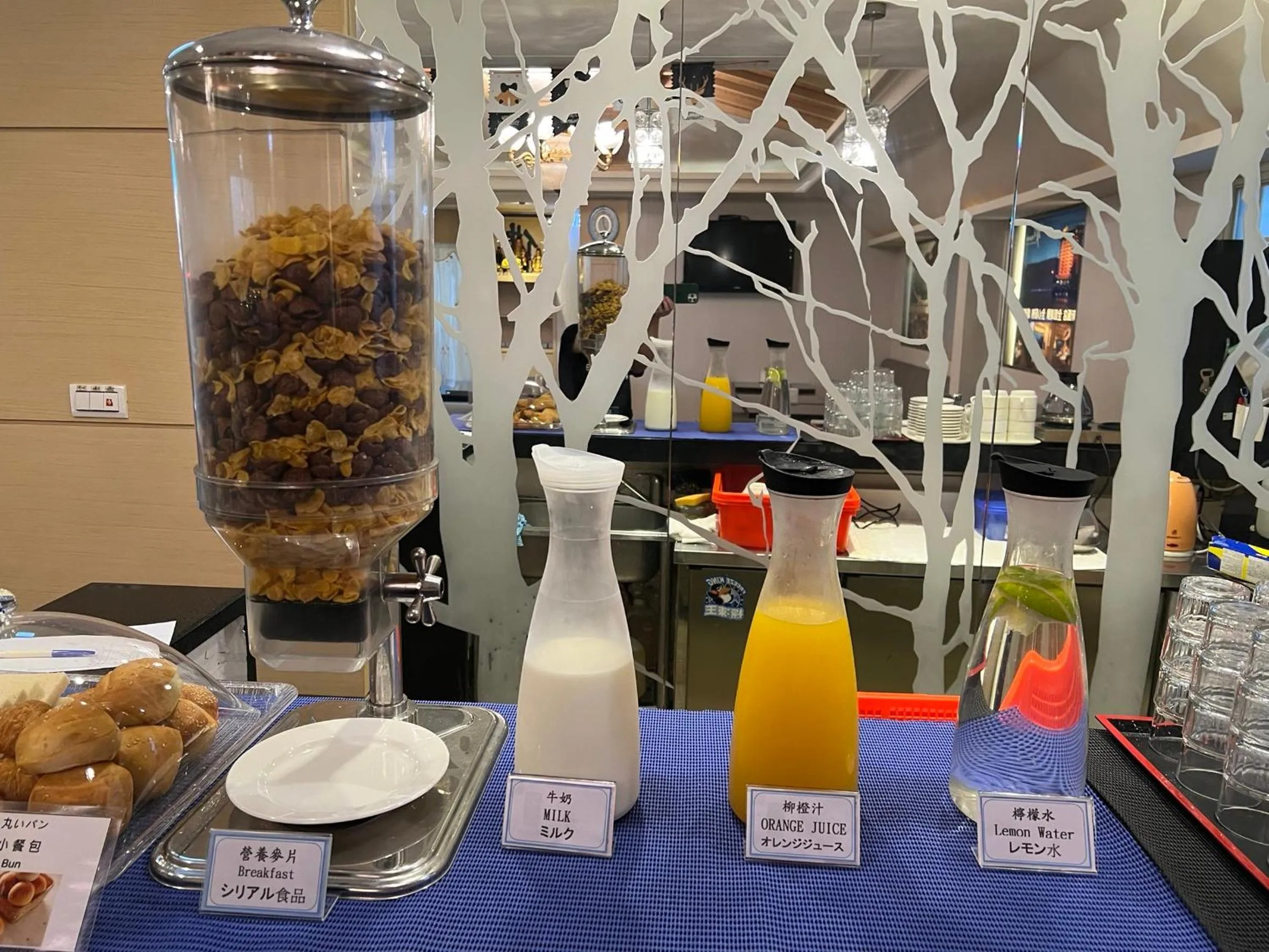 Restaurant/places to eat in Link World Hotel