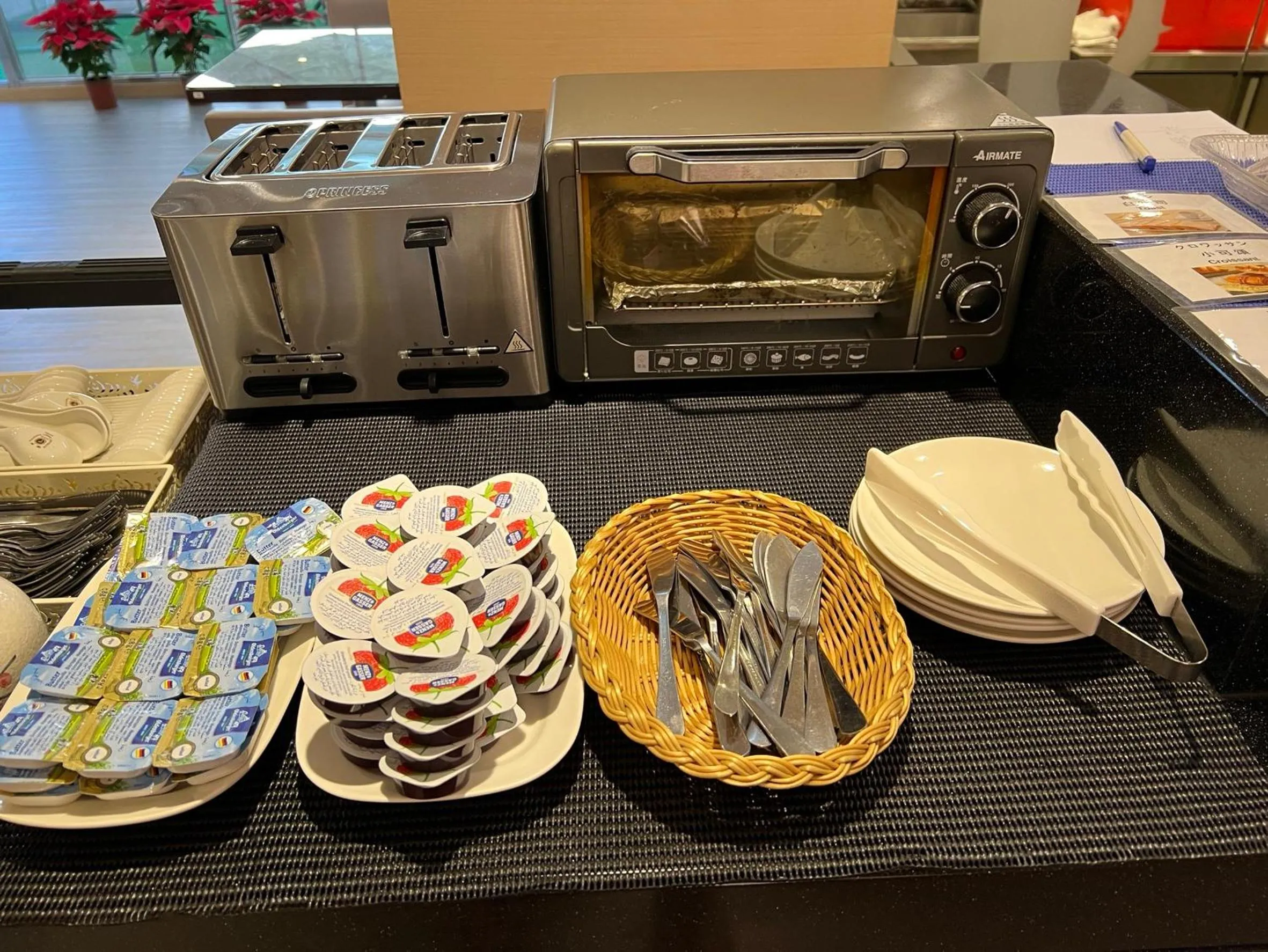 Restaurant/places to eat in Link World Hotel