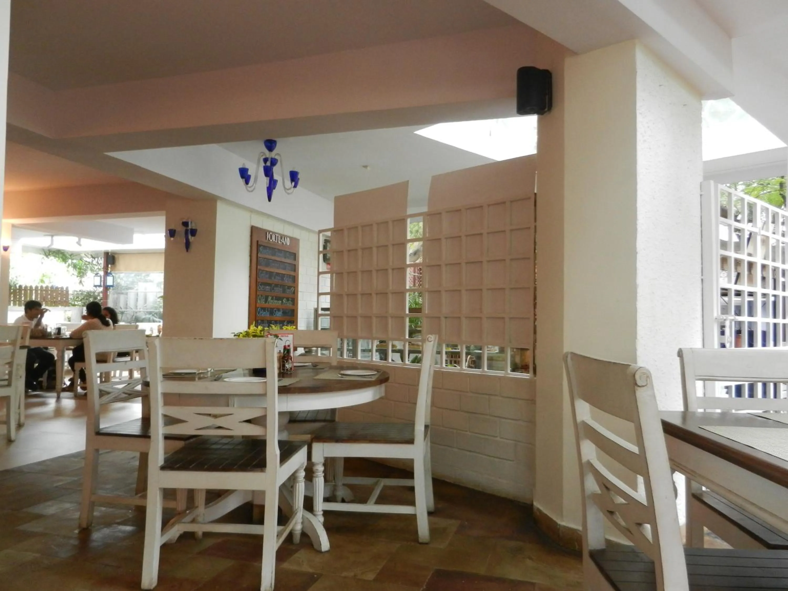 Restaurant/places to eat in Brunton Heights Executive Suites