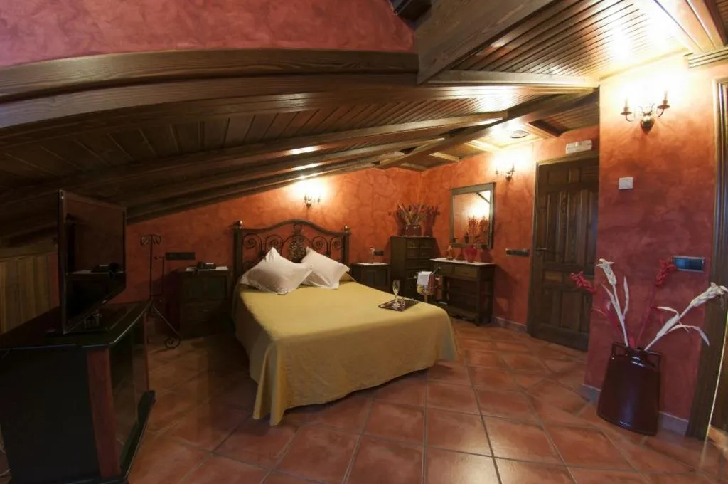 Bedroom, Bed in Hostal Rural Los Telares